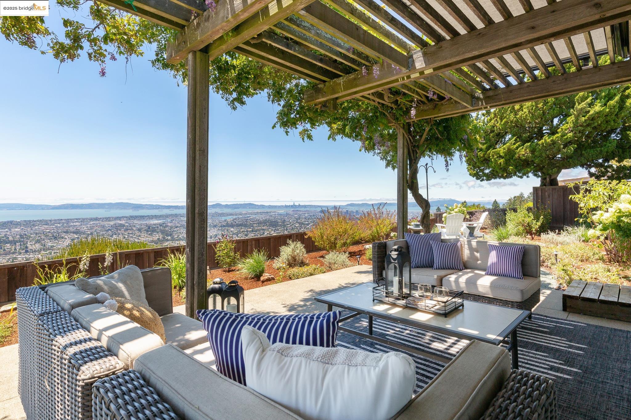 Detail Gallery Image 11 of 54 For 51 Rishell Dr, Oakland,  CA 94619 - 3 Beds | 2 Baths
