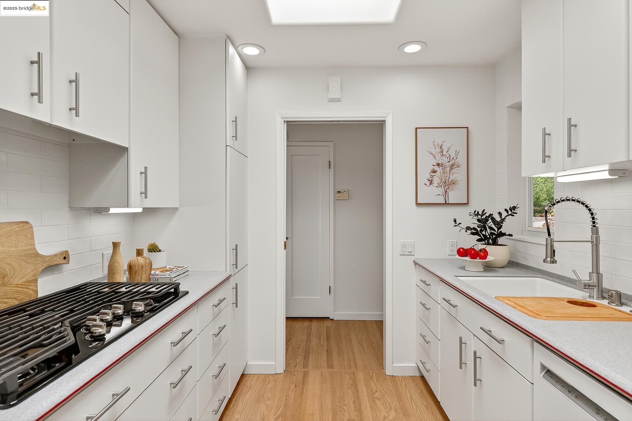 Detail Gallery Image 20 of 54 For 51 Rishell Dr, Oakland,  CA 94619 - 3 Beds | 2 Baths