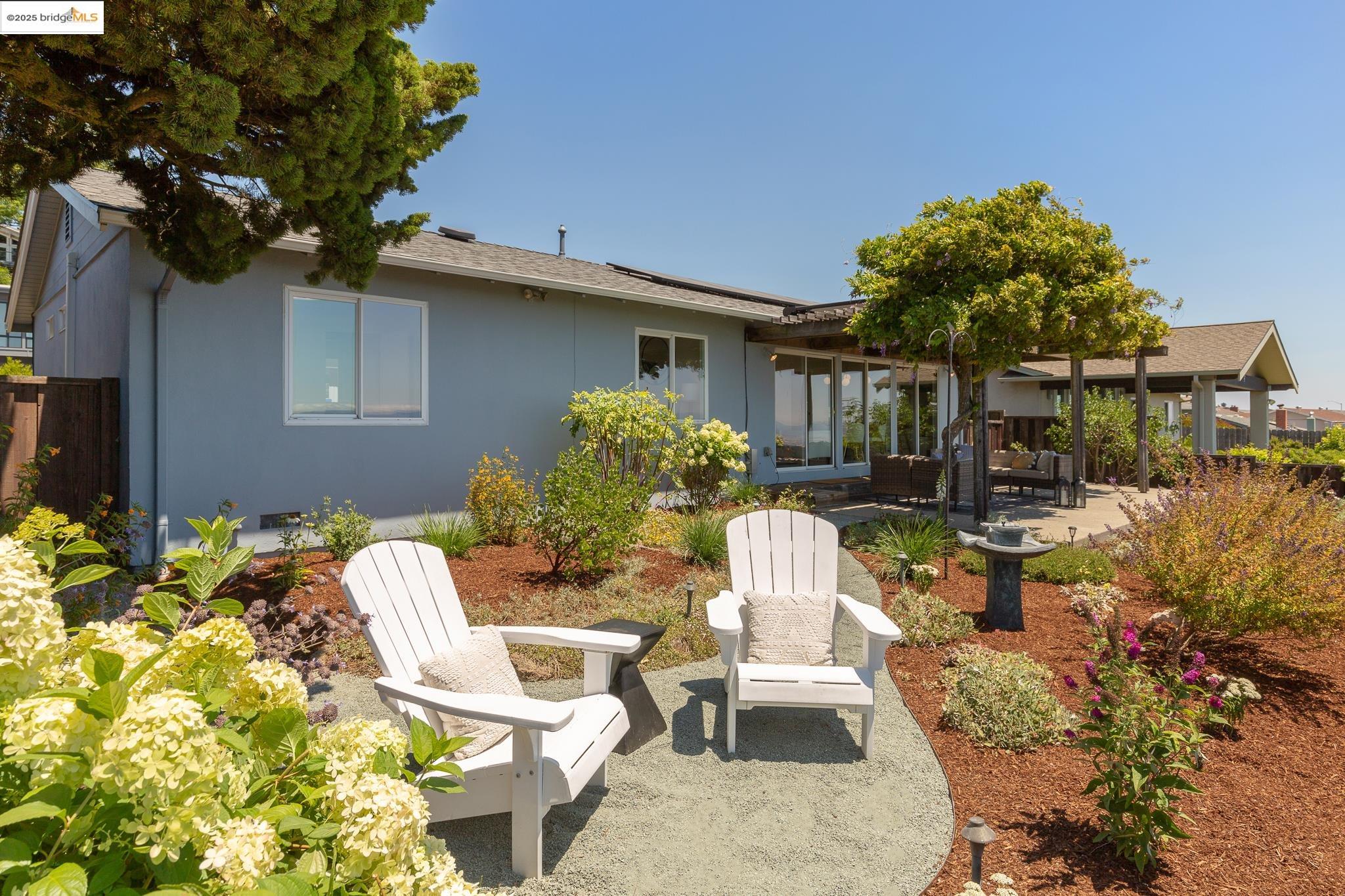 Detail Gallery Image 3 of 54 For 51 Rishell Dr, Oakland,  CA 94619 - 3 Beds | 2 Baths