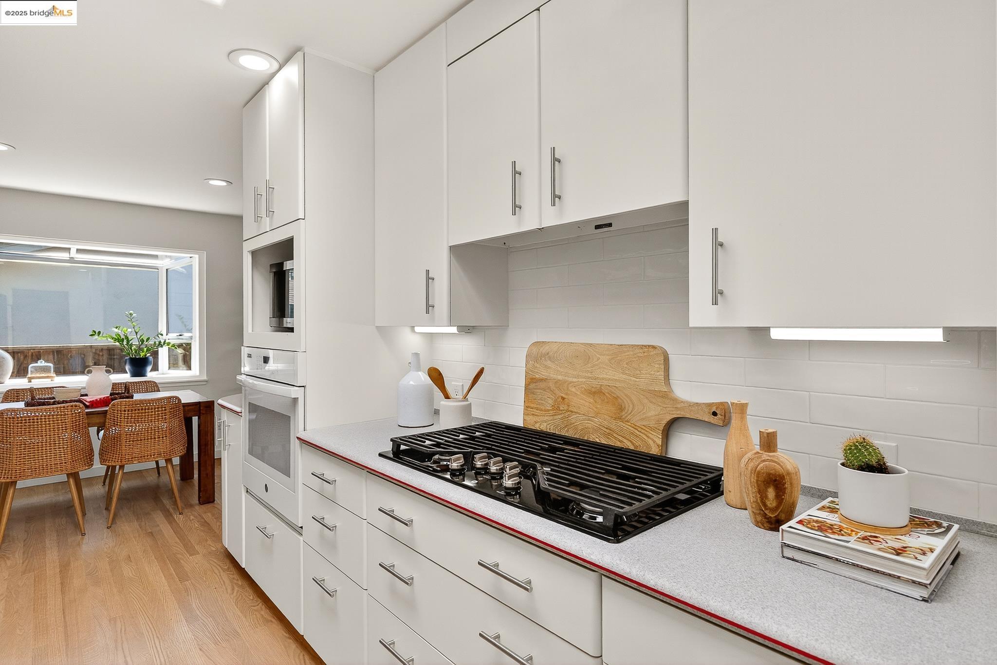 Detail Gallery Image 22 of 54 For 51 Rishell Dr, Oakland,  CA 94619 - 3 Beds | 2 Baths