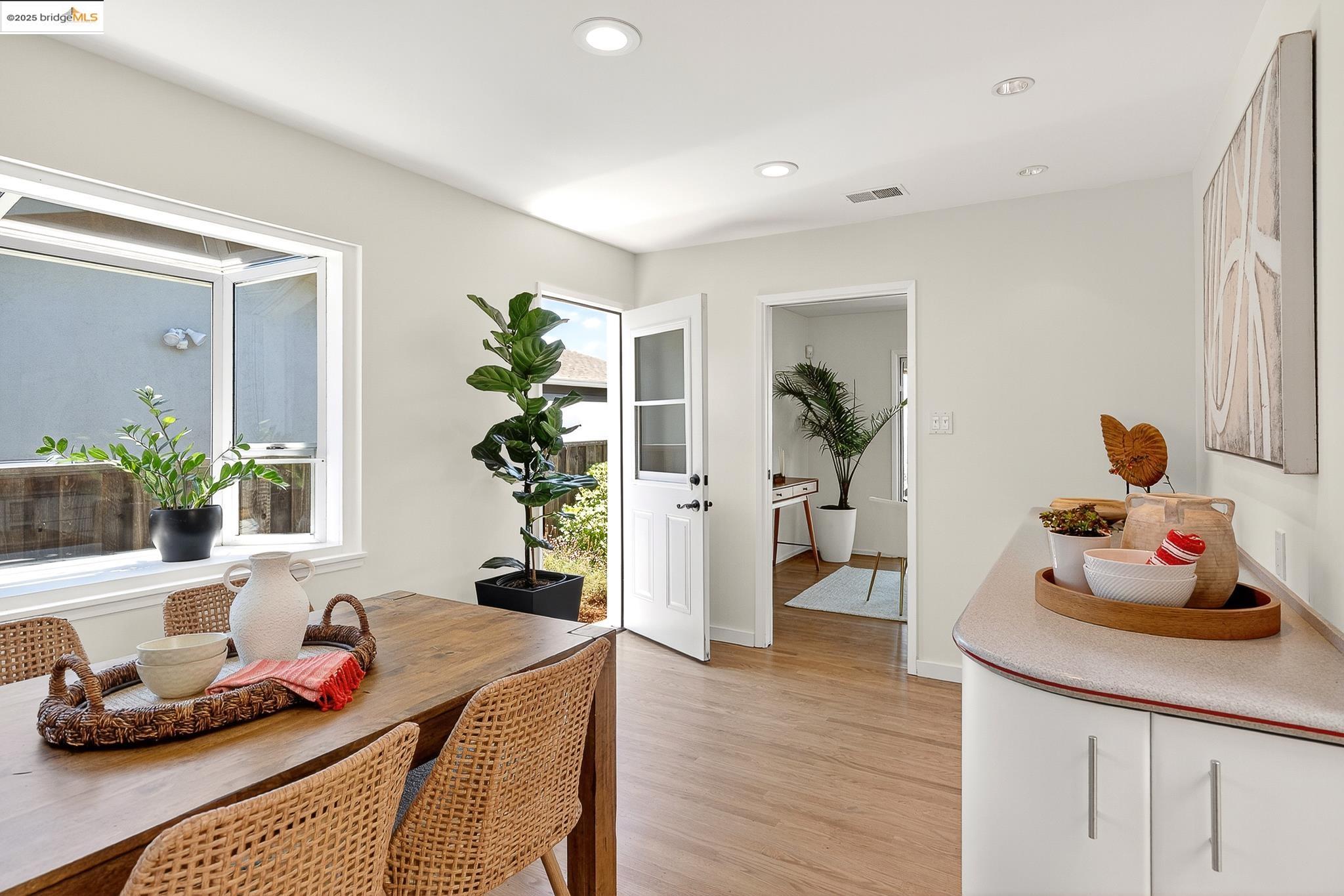 Detail Gallery Image 24 of 54 For 51 Rishell Dr, Oakland,  CA 94619 - 3 Beds | 2 Baths