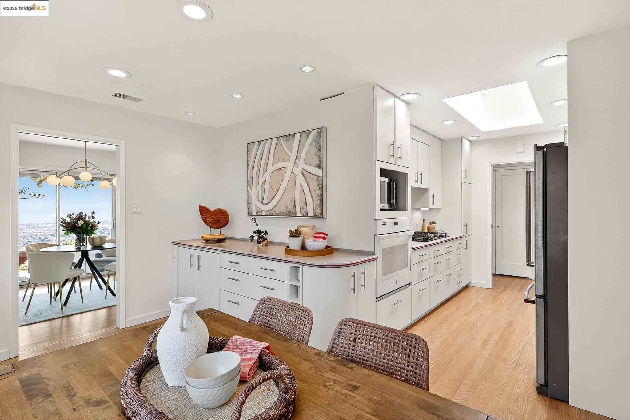 Detail Gallery Image 25 of 54 For 51 Rishell Dr, Oakland,  CA 94619 - 3 Beds | 2 Baths