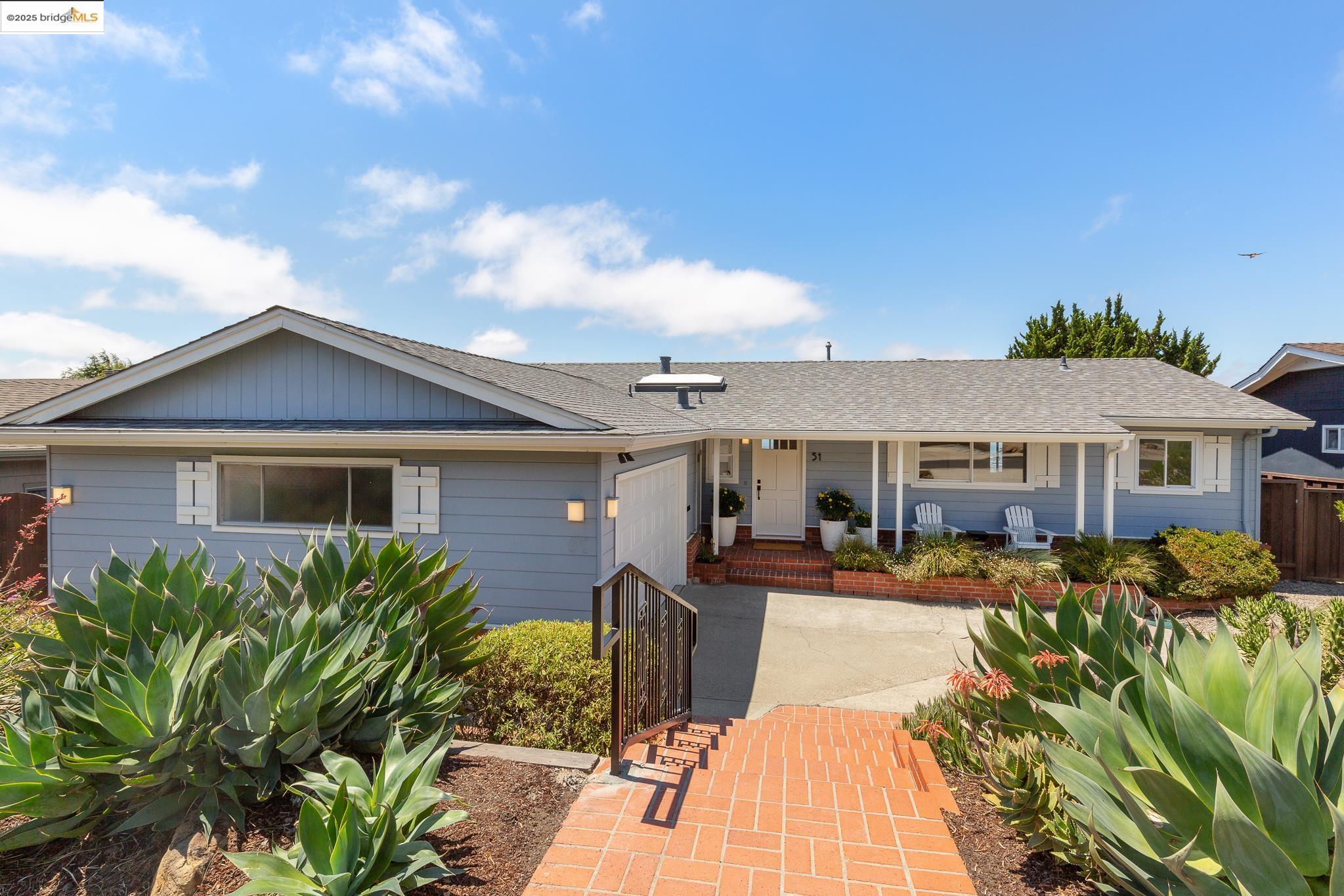 Detail Gallery Image 4 of 54 For 51 Rishell Dr, Oakland,  CA 94619 - 3 Beds | 2 Baths