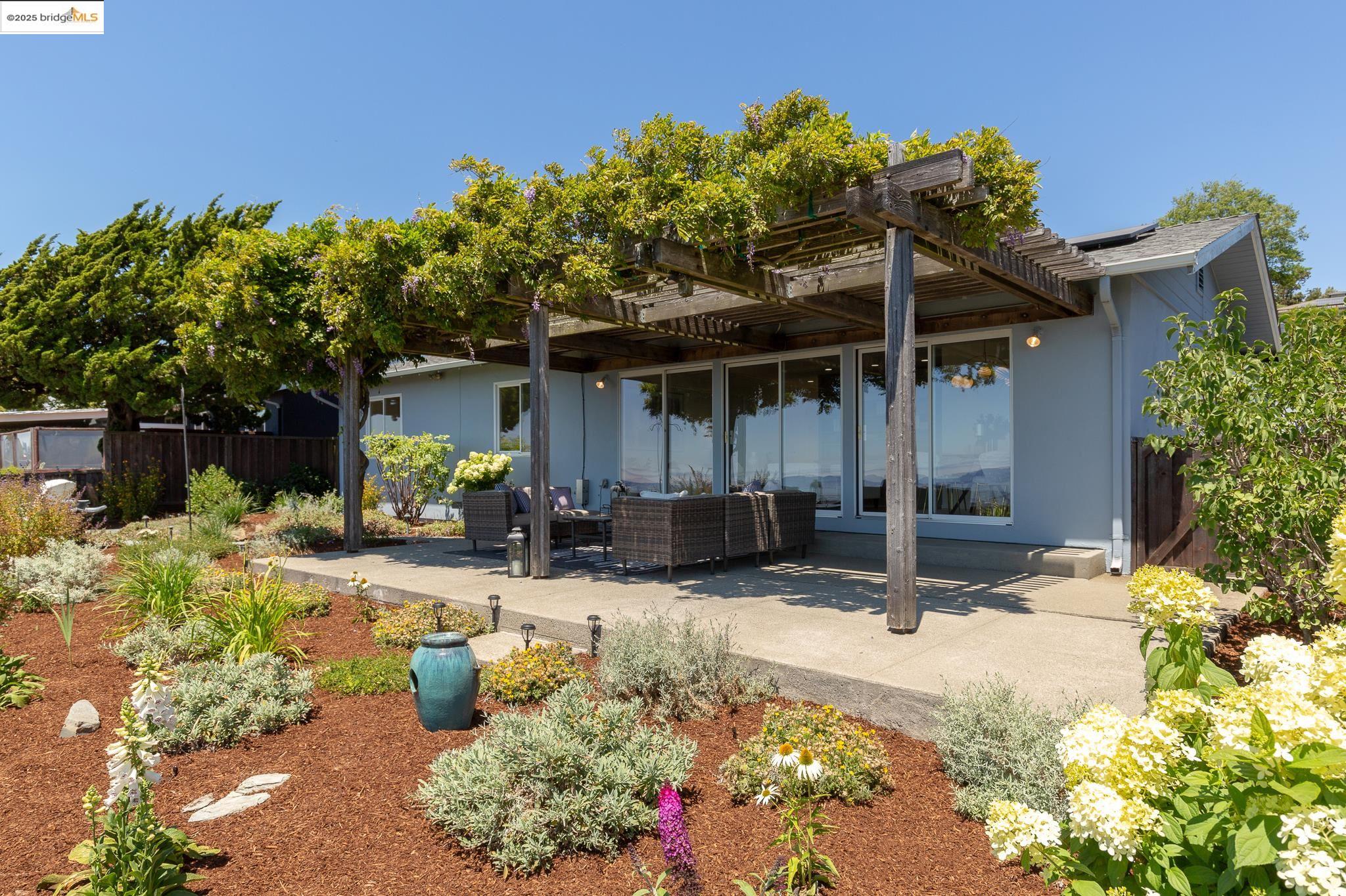 Detail Gallery Image 39 of 54 For 51 Rishell Dr, Oakland,  CA 94619 - 3 Beds | 2 Baths