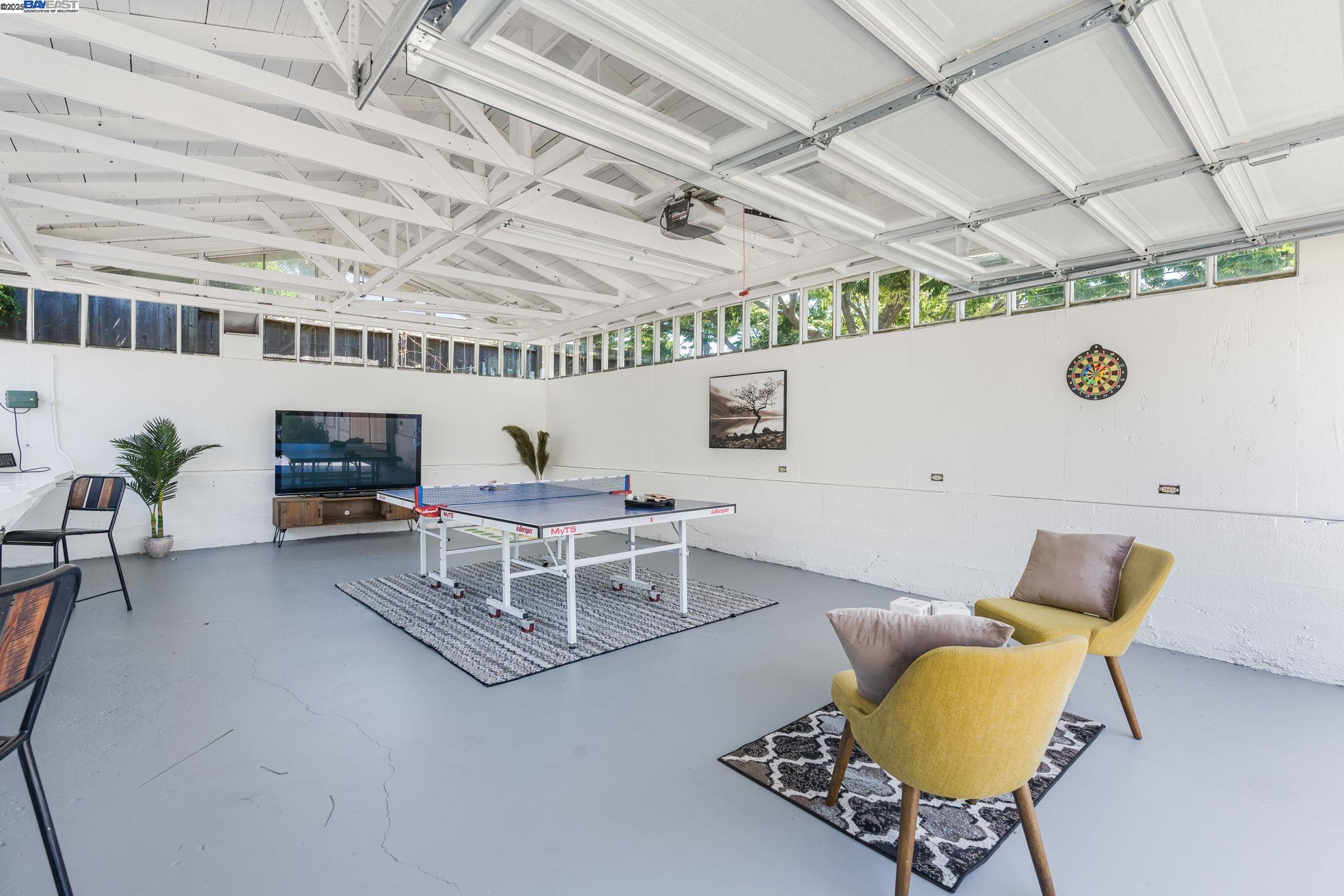 Detail Gallery Image 4 of 7 For 3914 Laguna Ave, Oakland,  CA 94602 - 3 Beds | 2 Baths