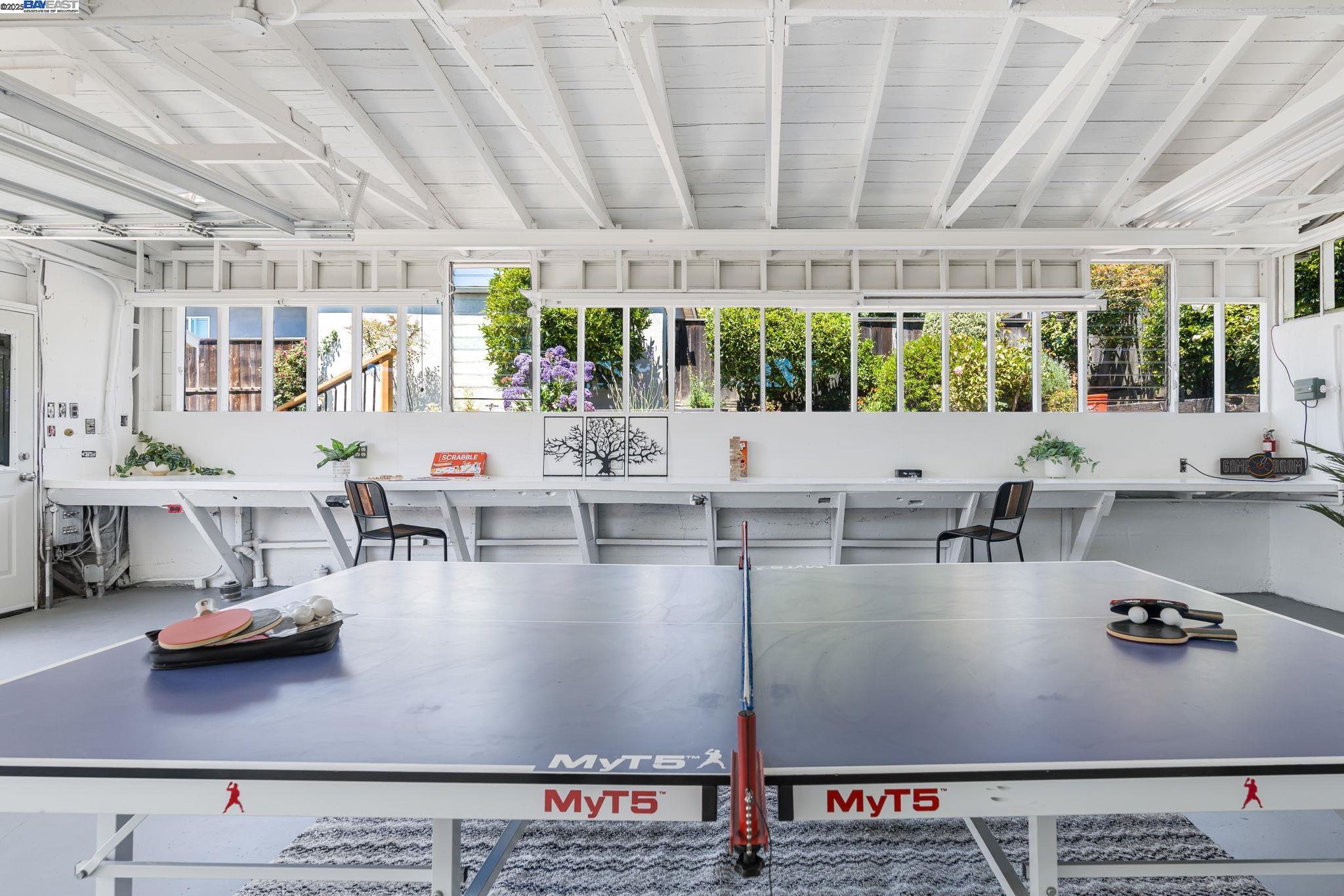 Detail Gallery Image 5 of 7 For 3914 Laguna Ave, Oakland,  CA 94602 - 3 Beds | 2 Baths