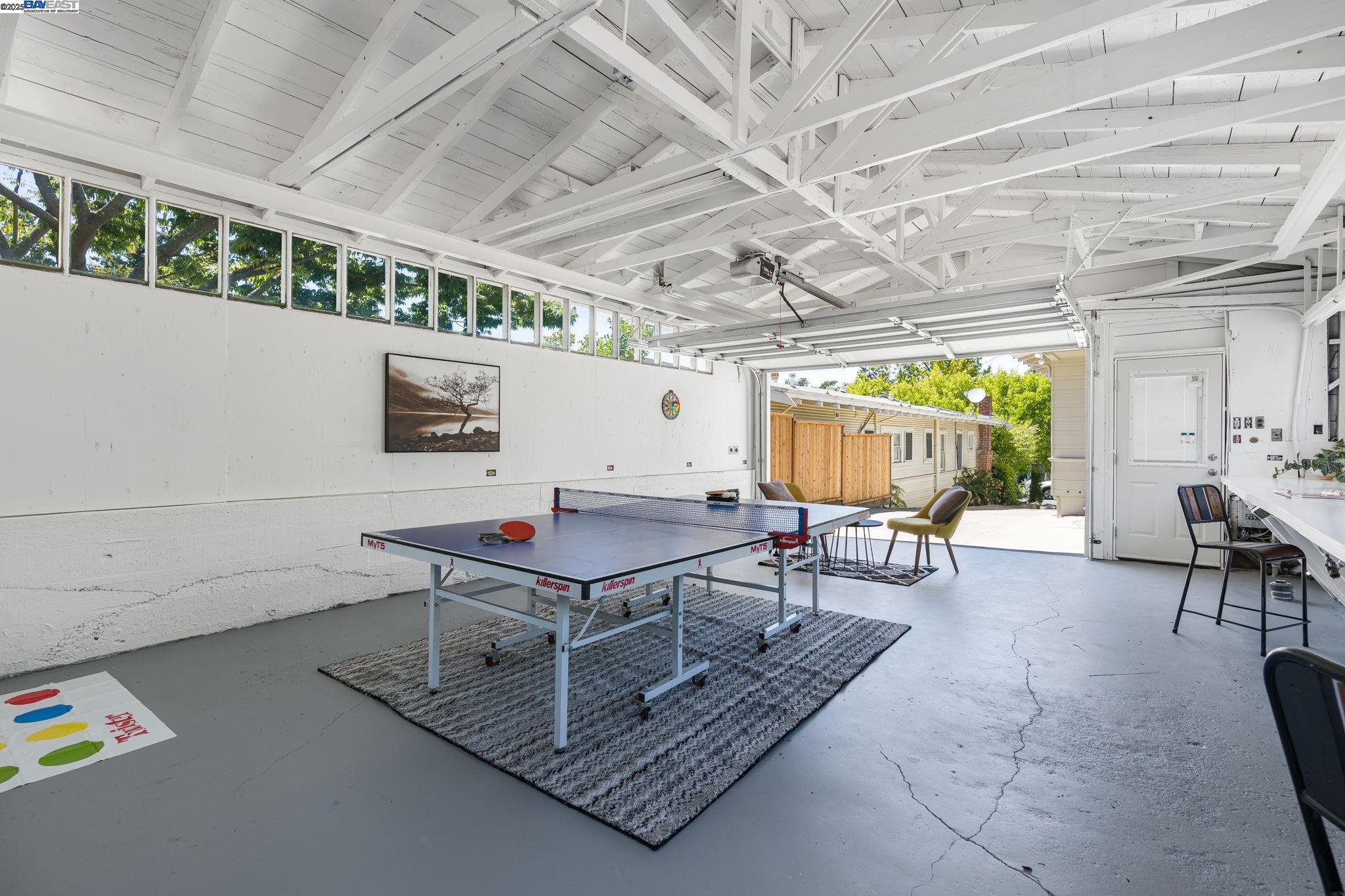 Detail Gallery Image 6 of 7 For 3914 Laguna Ave, Oakland,  CA 94602 - 3 Beds | 2 Baths