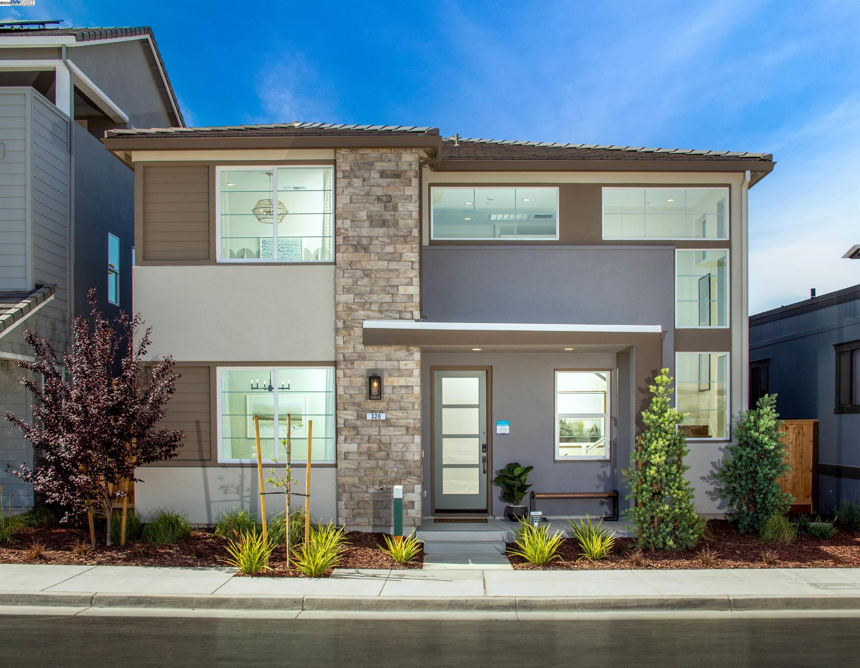Detail Gallery Image 1 of 26 For 315 Flagship Drive, Napa,  CA 94558 - 4 Beds | 3 Baths