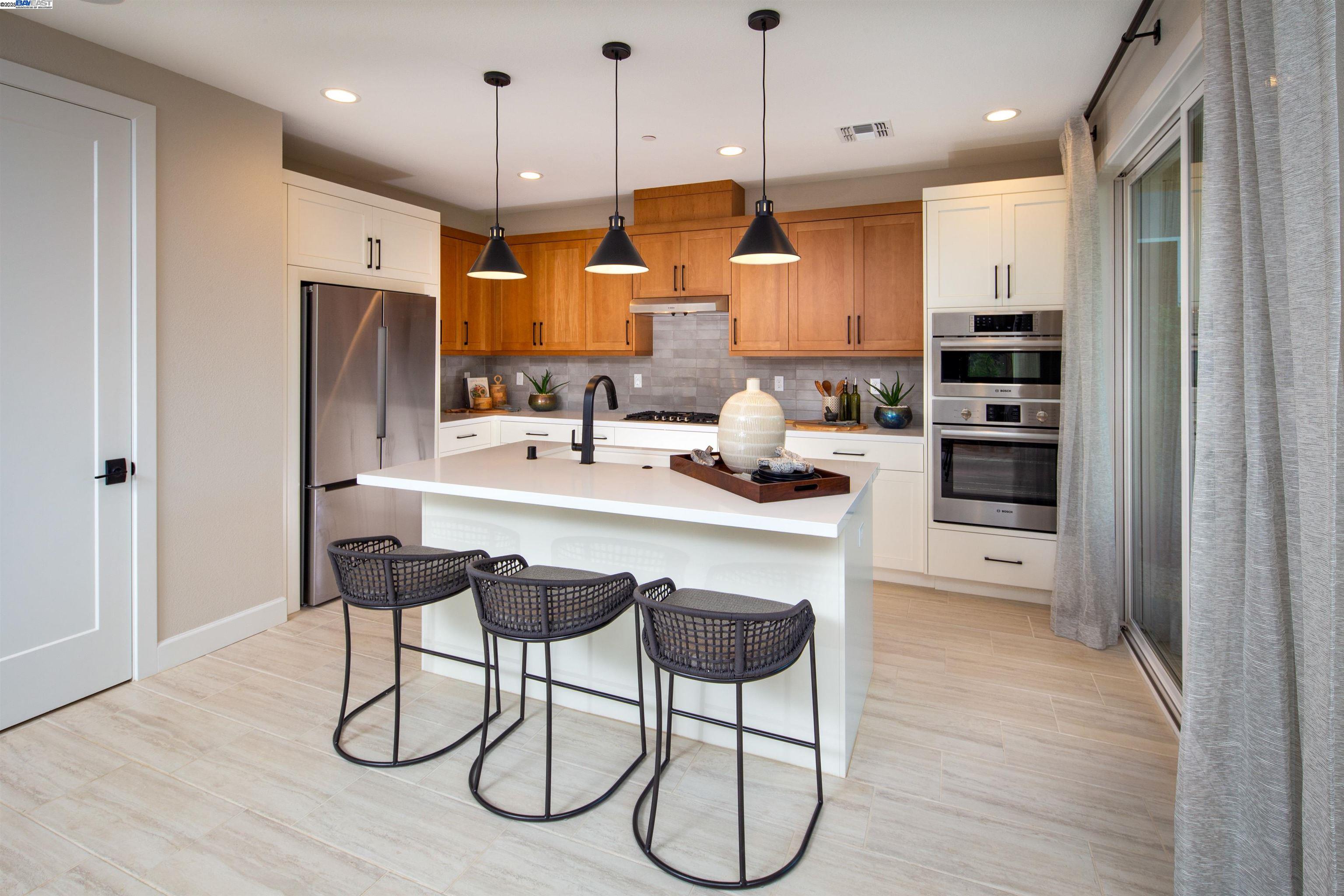 Detail Gallery Image 11 of 26 For 315 Flagship Drive, Napa,  CA 94558 - 4 Beds | 3 Baths