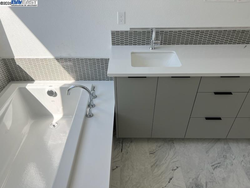 Detail Gallery Image 6 of 26 For 315 Flagship Drive, Napa,  CA 94558 - 4 Beds | 3 Baths