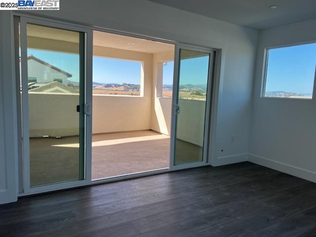 Detail Gallery Image 7 of 26 For 315 Flagship Drive, Napa,  CA 94558 - 4 Beds | 3 Baths
