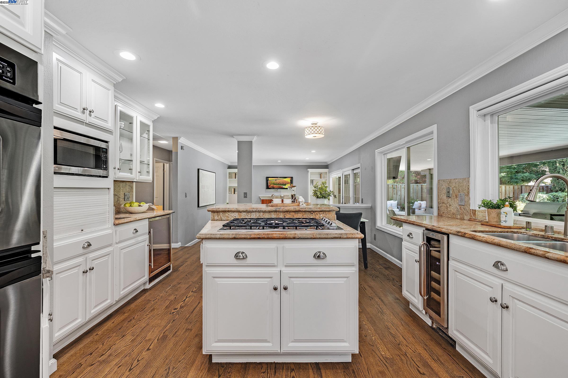 Detail Gallery Image 6 of 42 For 519 Ellesmere Dr, Walnut Creek,  CA 94598 - 5 Beds | 3 Baths