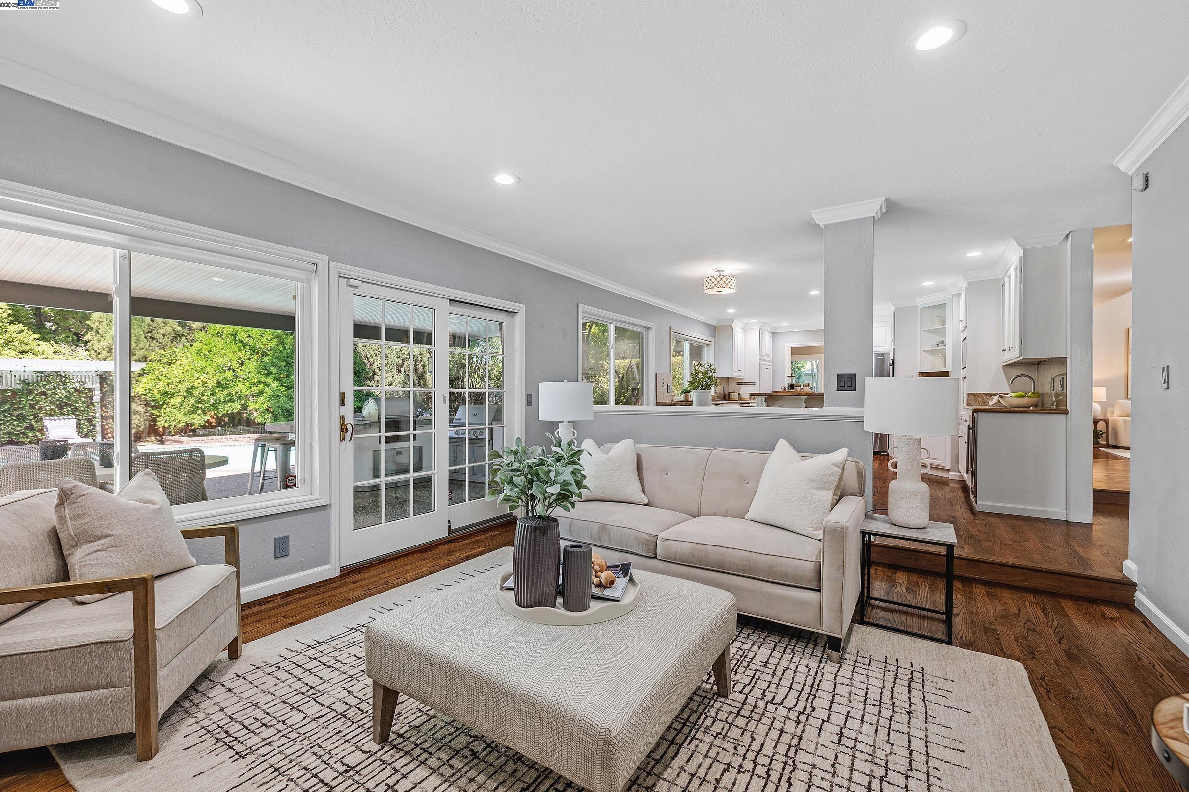 Detail Gallery Image 10 of 42 For 519 Ellesmere Dr, Walnut Creek,  CA 94598 - 5 Beds | 3 Baths