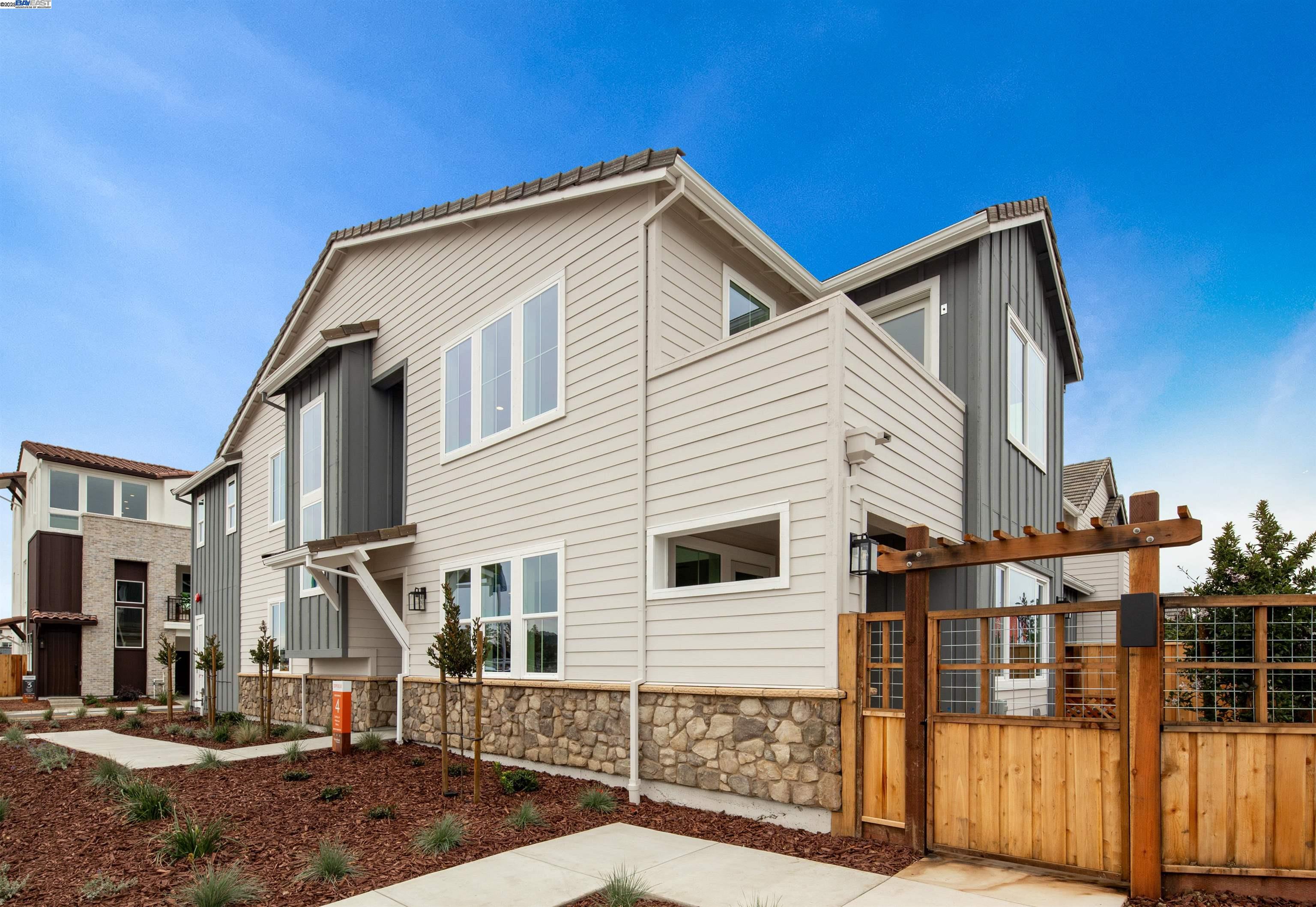 Detail Gallery Image 1 of 29 For 101 Ripple Way #1704,  Napa,  CA 94558 - 4 Beds | 3 Baths