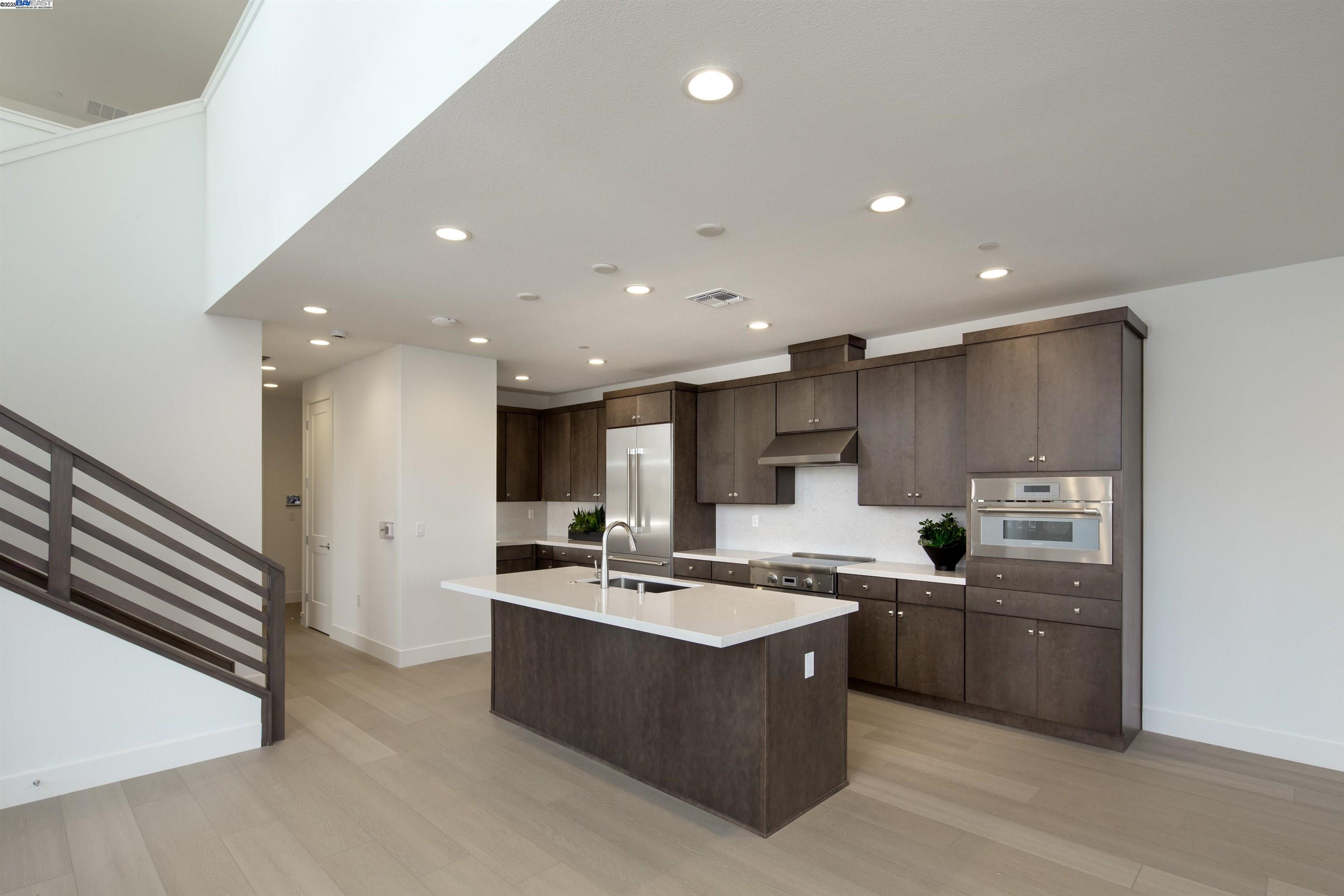 Detail Gallery Image 2 of 29 For 101 Ripple Way #1704,  Napa,  CA 94558 - 4 Beds | 3 Baths