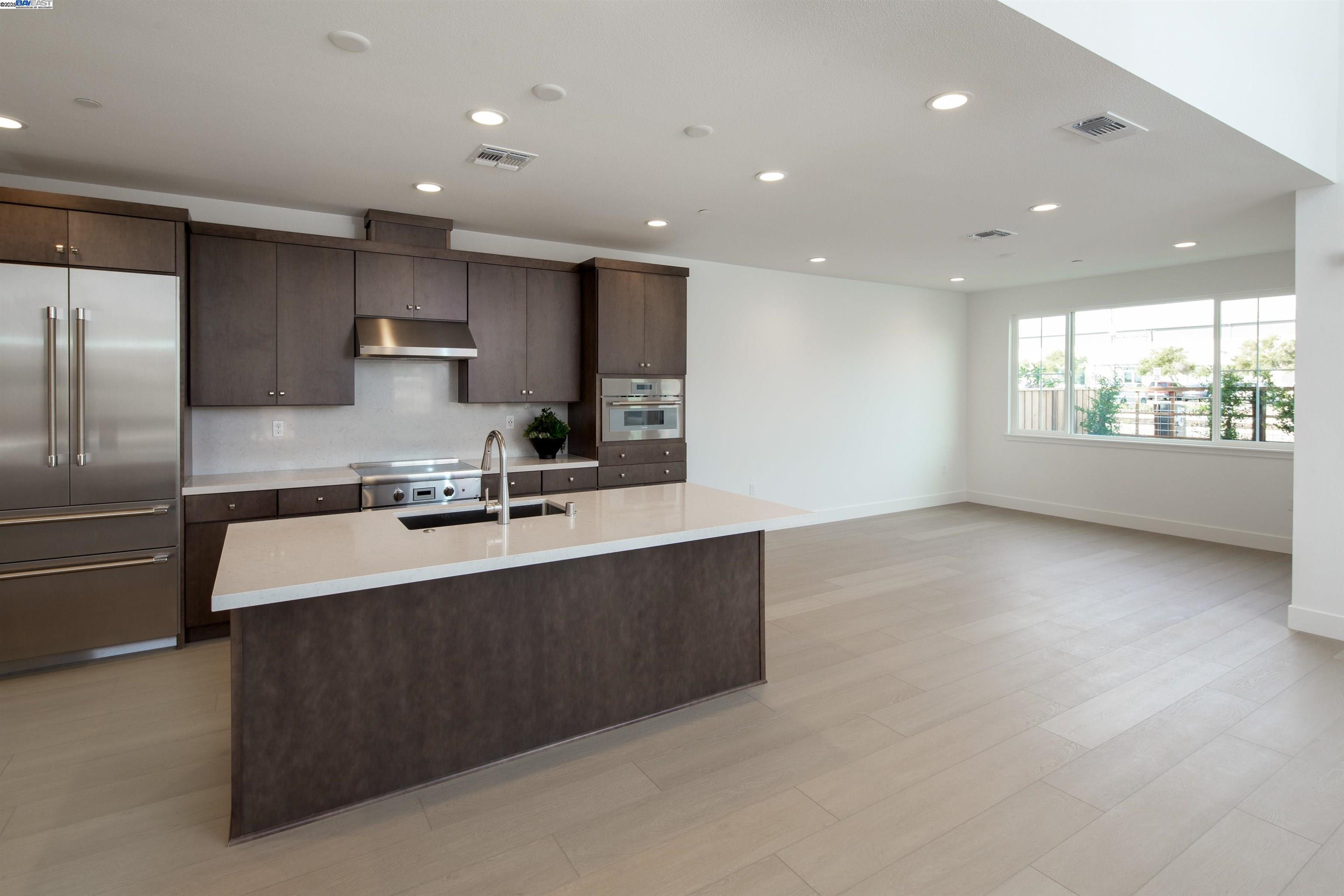 Detail Gallery Image 3 of 29 For 101 Ripple Way #1704,  Napa,  CA 94558 - 4 Beds | 3 Baths