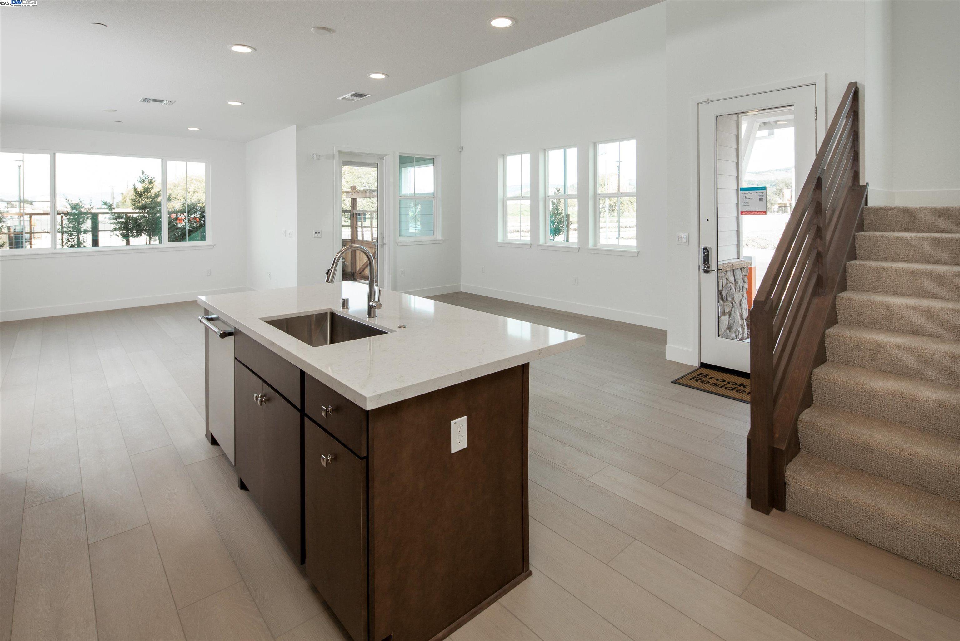 Detail Gallery Image 4 of 29 For 101 Ripple Way #1704,  Napa,  CA 94558 - 4 Beds | 3 Baths