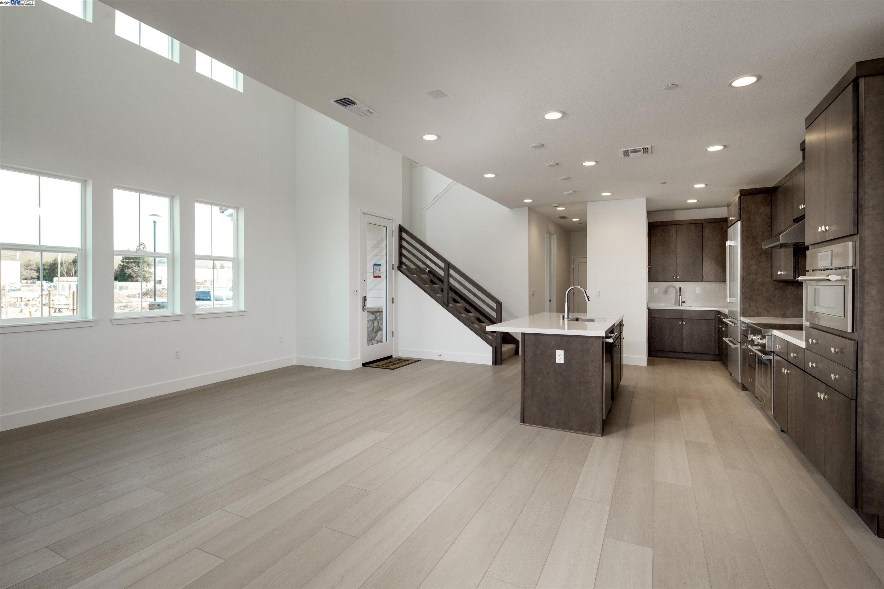 Detail Gallery Image 5 of 29 For 101 Ripple Way #1704,  Napa,  CA 94558 - 4 Beds | 3 Baths