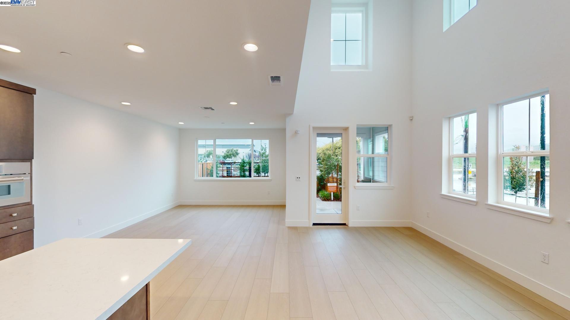 Detail Gallery Image 6 of 29 For 101 Ripple Way #1704,  Napa,  CA 94558 - 4 Beds | 3 Baths