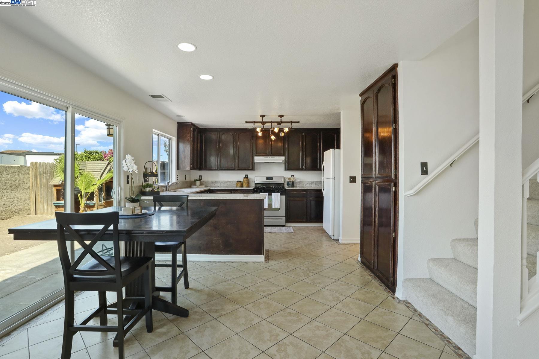 Detail Gallery Image 17 of 45 For 1830 Laurelgrove Ln, Tracy,  CA 95376 - 3 Beds | 2/1 Baths