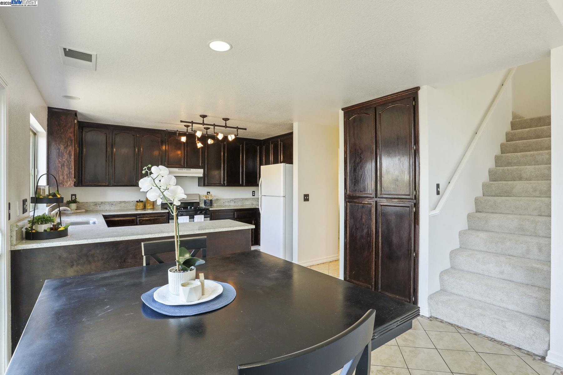 Detail Gallery Image 19 of 45 For 1830 Laurelgrove Ln, Tracy,  CA 95376 - 3 Beds | 2/1 Baths