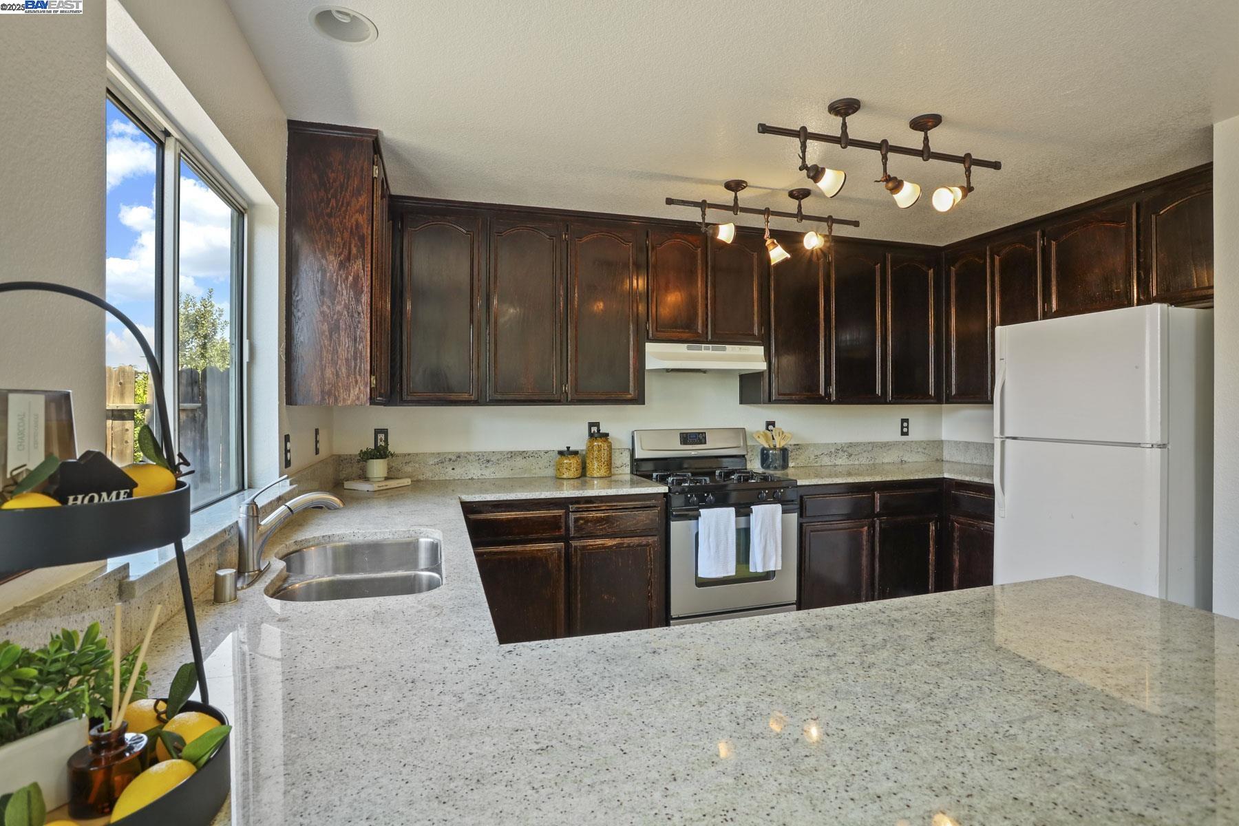 Detail Gallery Image 22 of 45 For 1830 Laurelgrove Ln, Tracy,  CA 95376 - 3 Beds | 2/1 Baths
