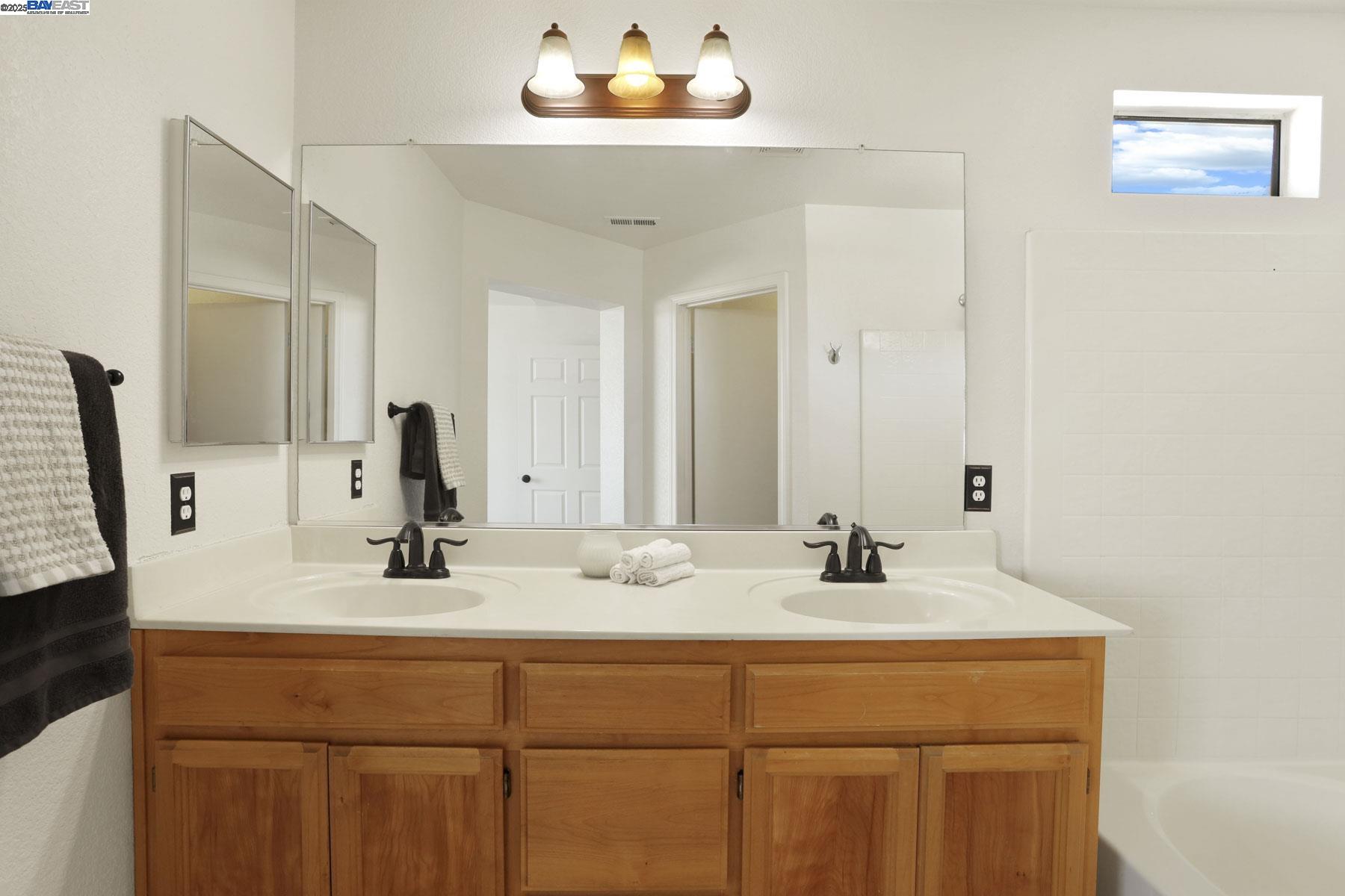 Detail Gallery Image 33 of 45 For 1830 Laurelgrove Ln, Tracy,  CA 95376 - 3 Beds | 2/1 Baths