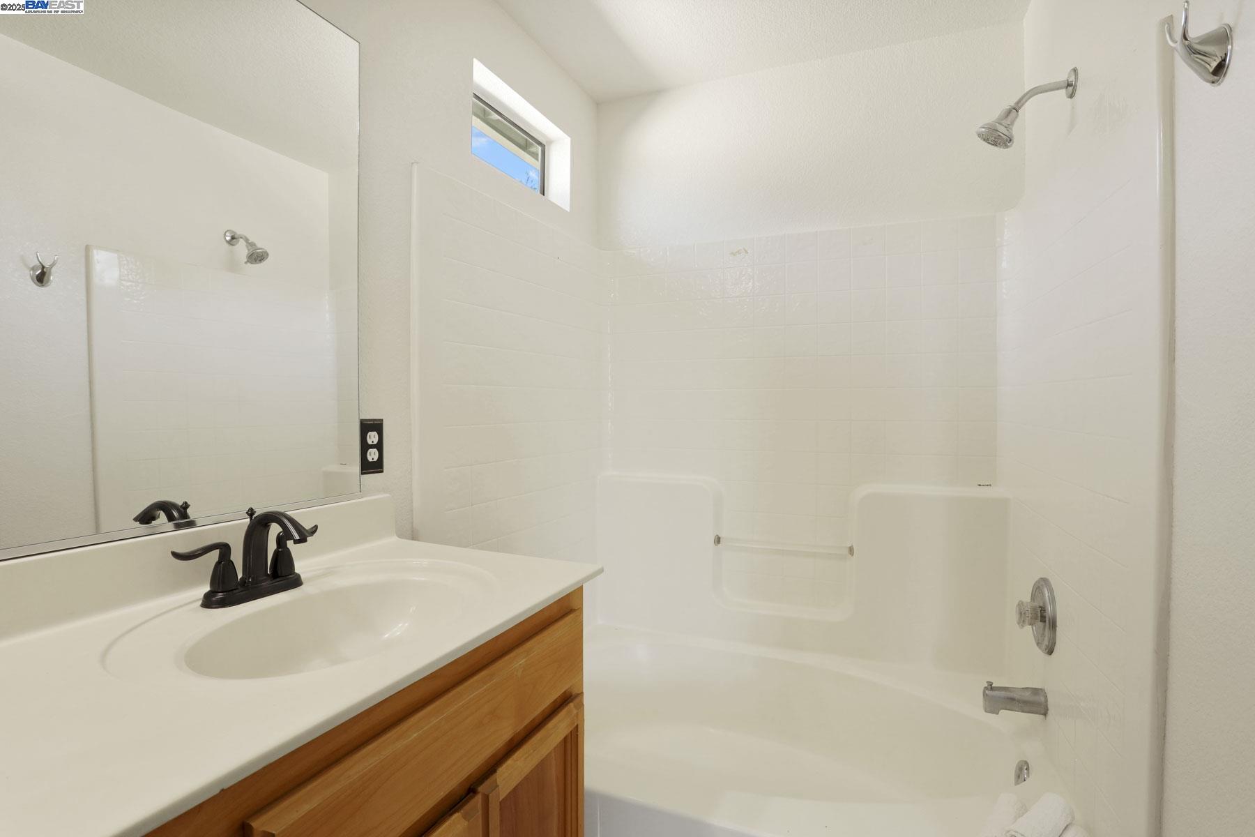 Detail Gallery Image 35 of 45 For 1830 Laurelgrove Ln, Tracy,  CA 95376 - 3 Beds | 2/1 Baths