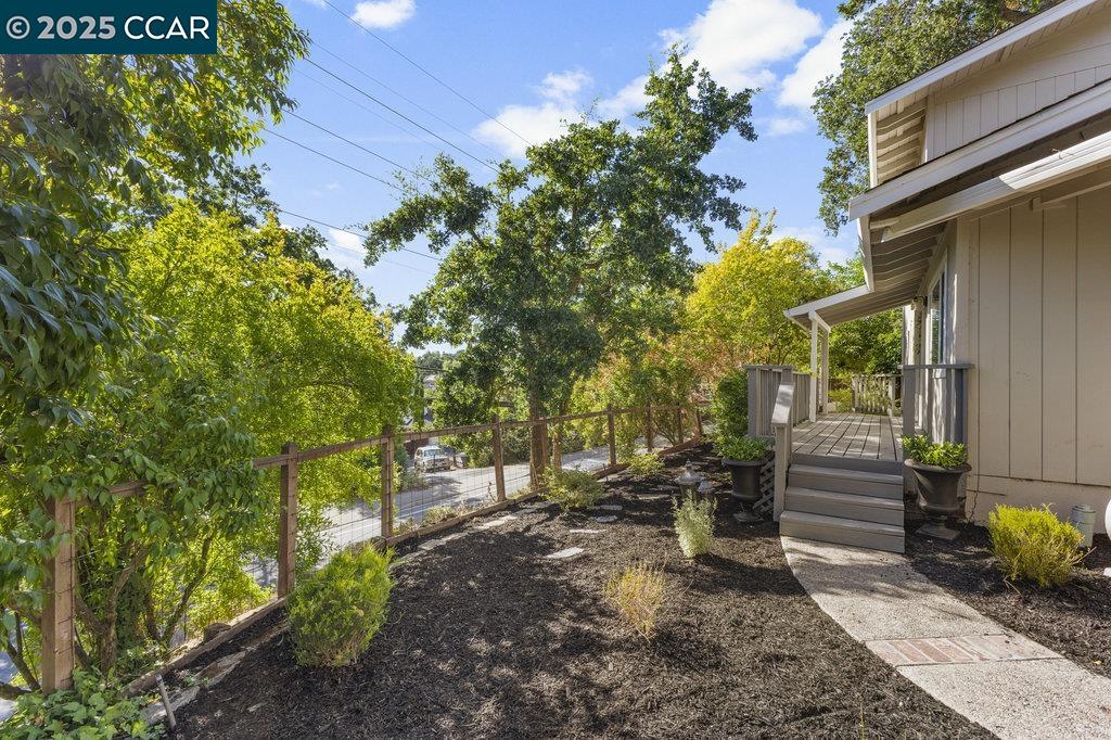 Detail Gallery Image 4 of 49 For 1666 Green Valley, Danville,  CA 94526 - 3 Beds | 2/1 Baths