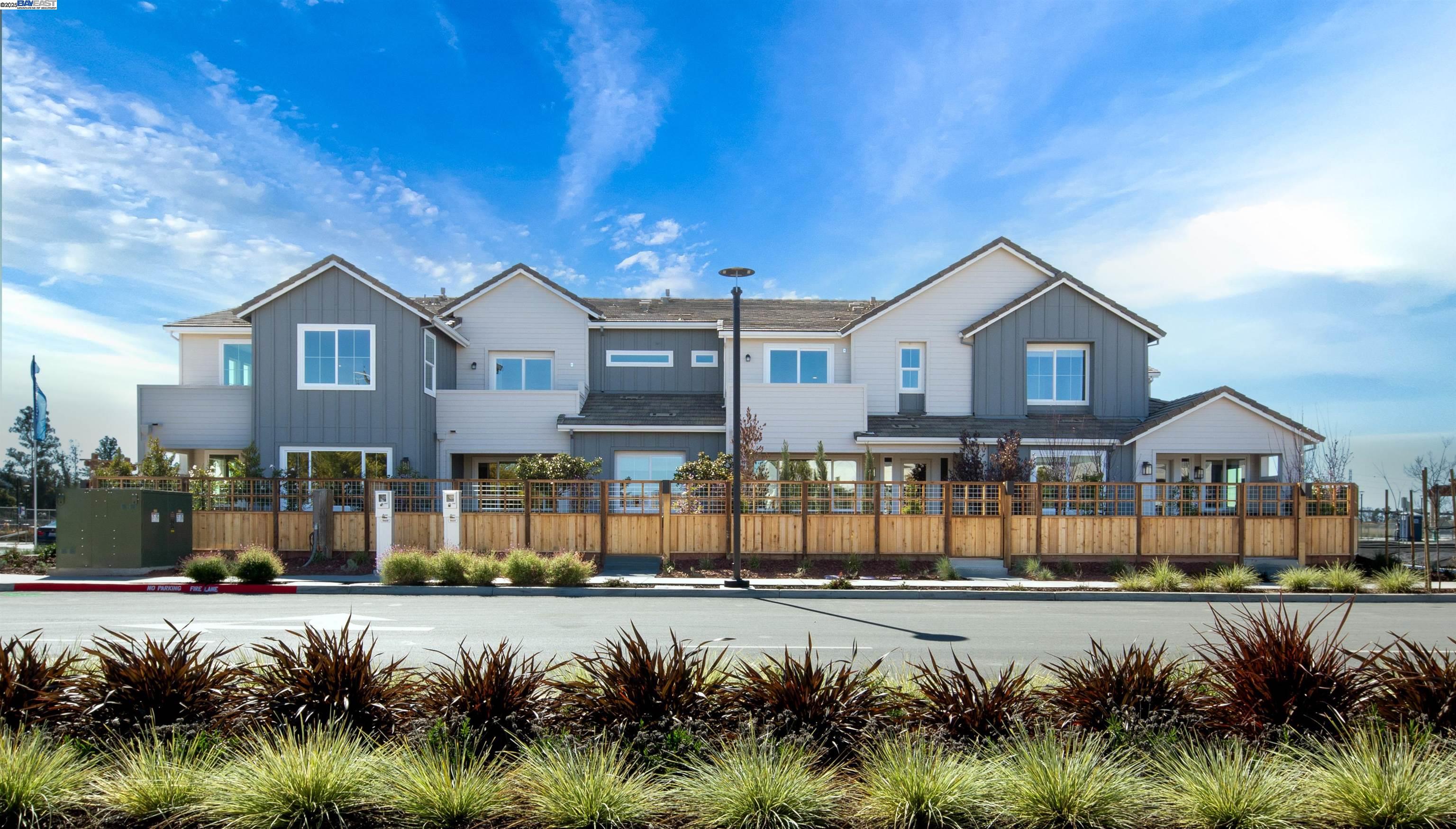 Detail Gallery Image 4 of 20 For 119 Compass Drive #1803,  Napa,  CA 94558 - 4 Beds | 2/1 Baths