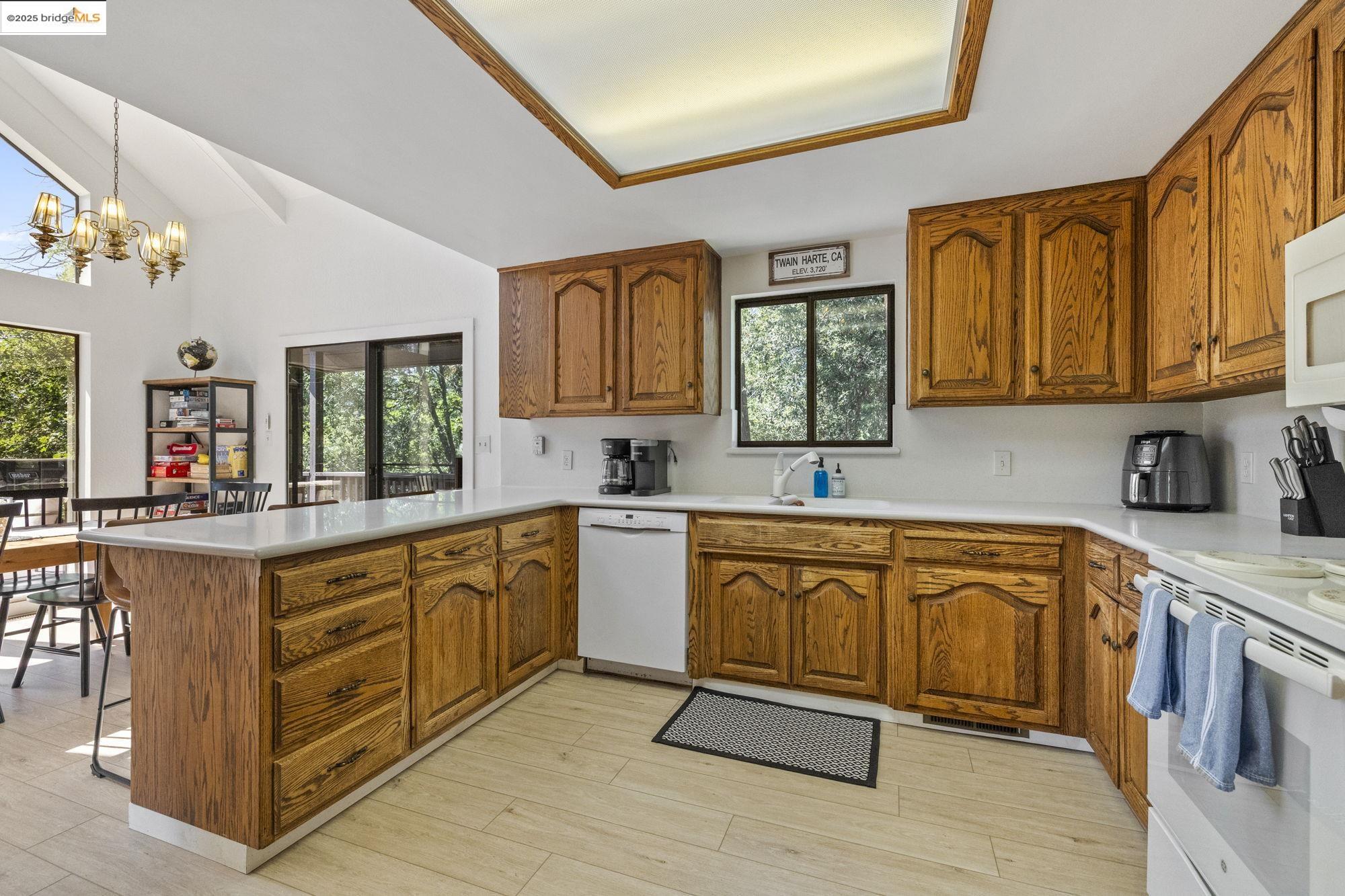 Detail Gallery Image 8 of 44 For 22296 Ponderosa Dr, Twain Harte,  CA 95383 - 3 Beds | 2 Baths