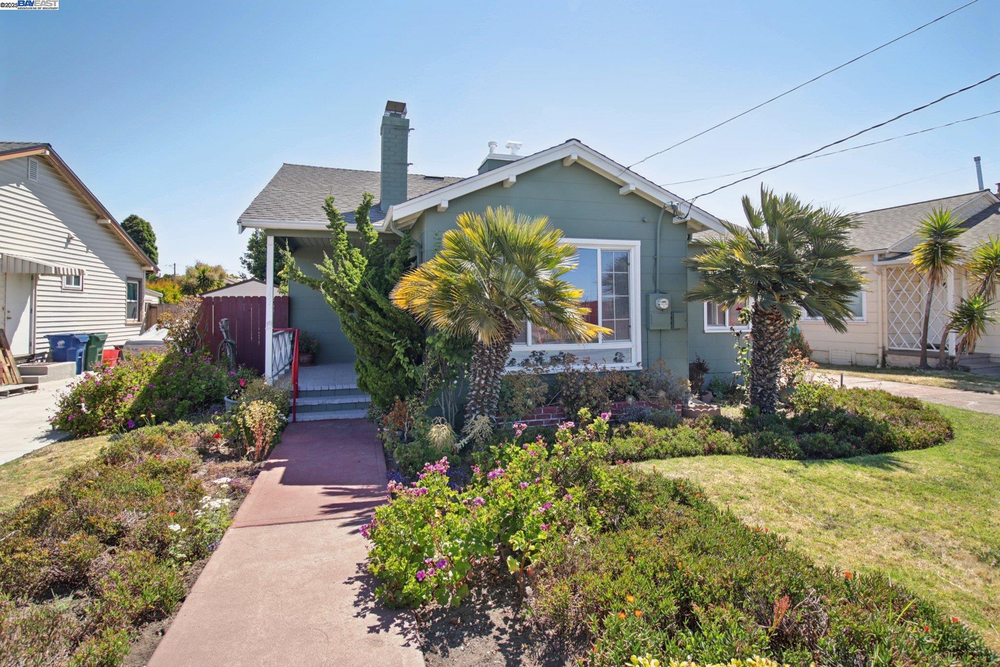 Detail Gallery Image 1 of 42 For 151 Central Ave, Alameda,  CA 94501 - 3 Beds | 1 Baths