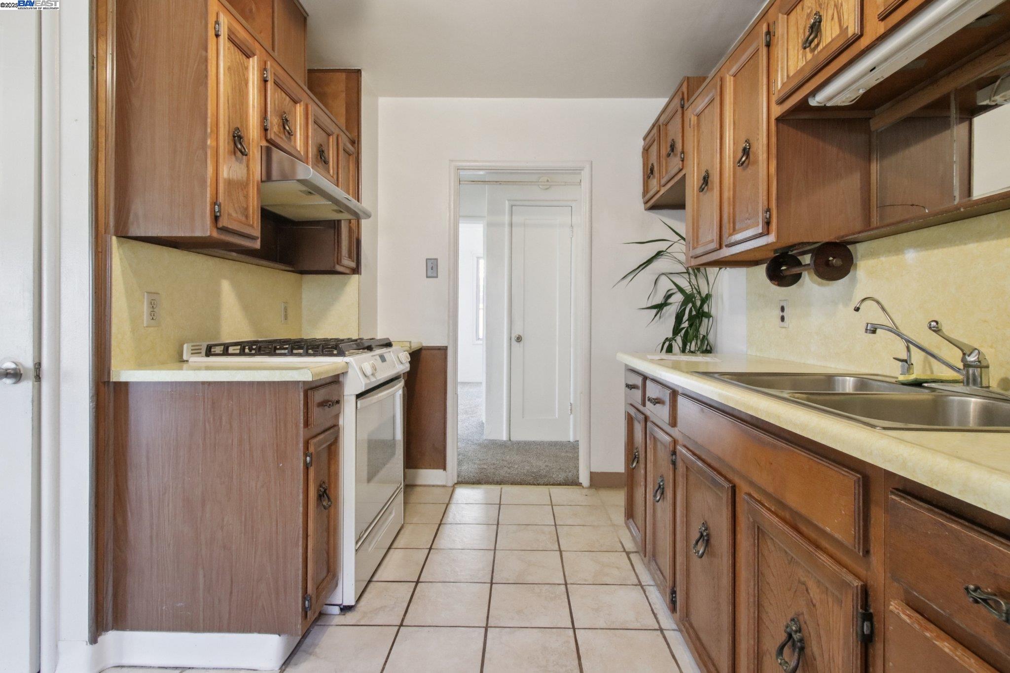 Detail Gallery Image 12 of 42 For 151 Central Ave, Alameda,  CA 94501 - 3 Beds | 1 Baths