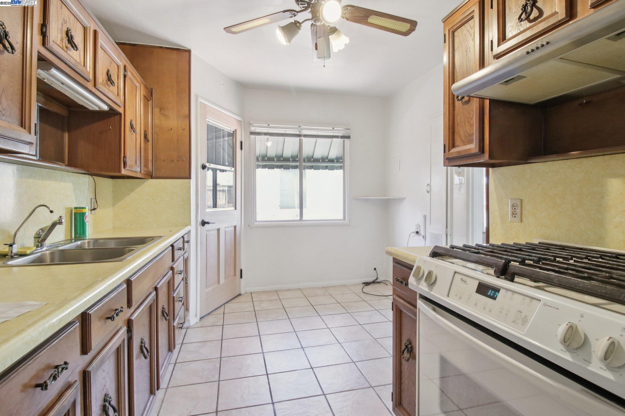 Detail Gallery Image 14 of 42 For 151 Central Ave, Alameda,  CA 94501 - 3 Beds | 1 Baths