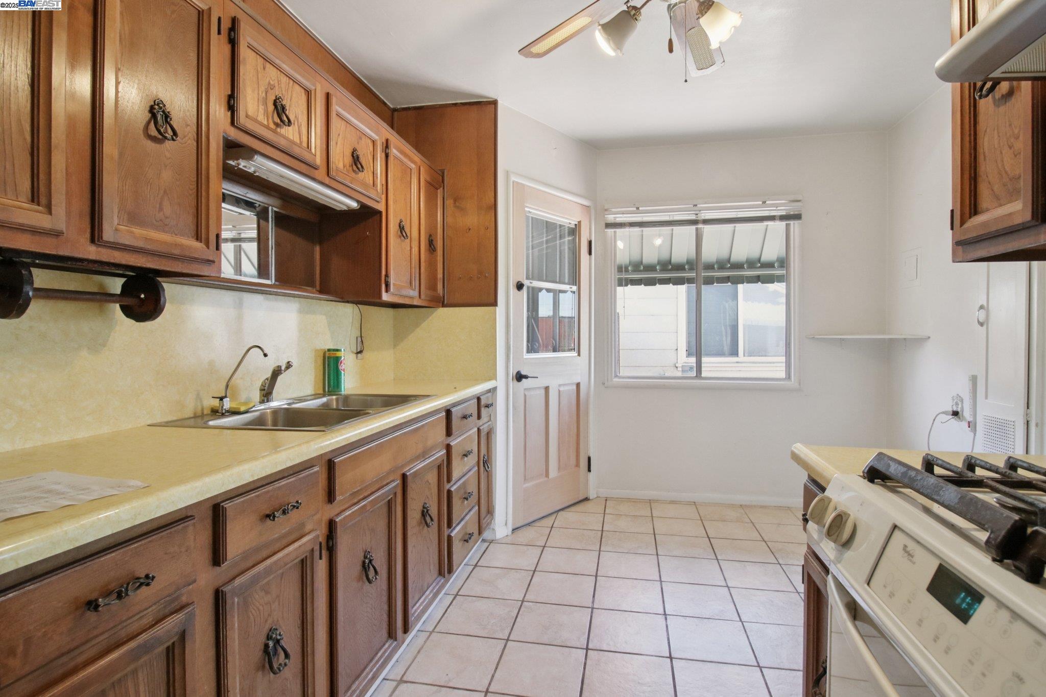 Detail Gallery Image 15 of 42 For 151 Central Ave, Alameda,  CA 94501 - 3 Beds | 1 Baths