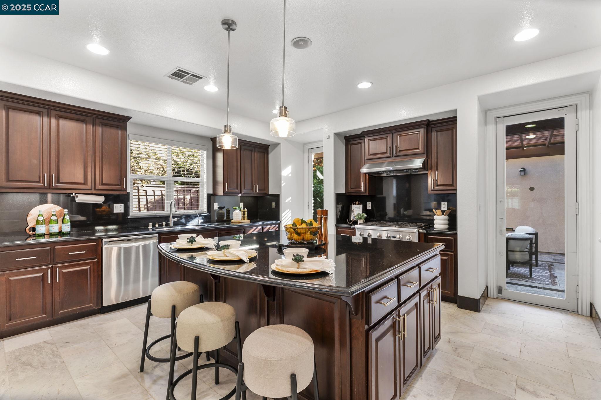 Detail Gallery Image 15 of 60 For 7509 Balmoral Way, San Ramon,  CA 94582 - 7 Beds | 5 Baths
