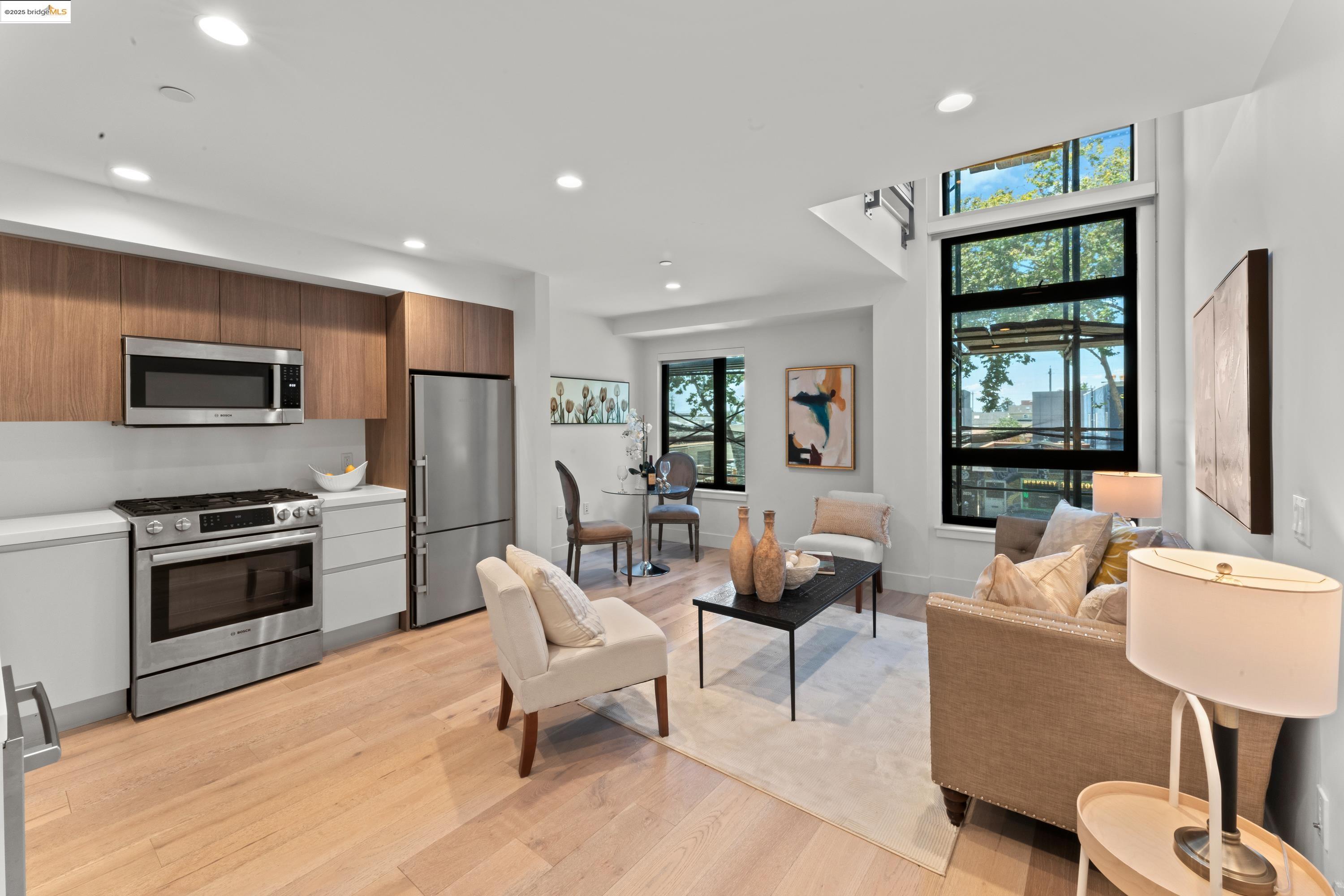 Detail Gallery Image 5 of 49 For 2747 San Pablo Avenue #217,  Berkeley,  CA 94702 - 1 Beds | 1/1 Baths