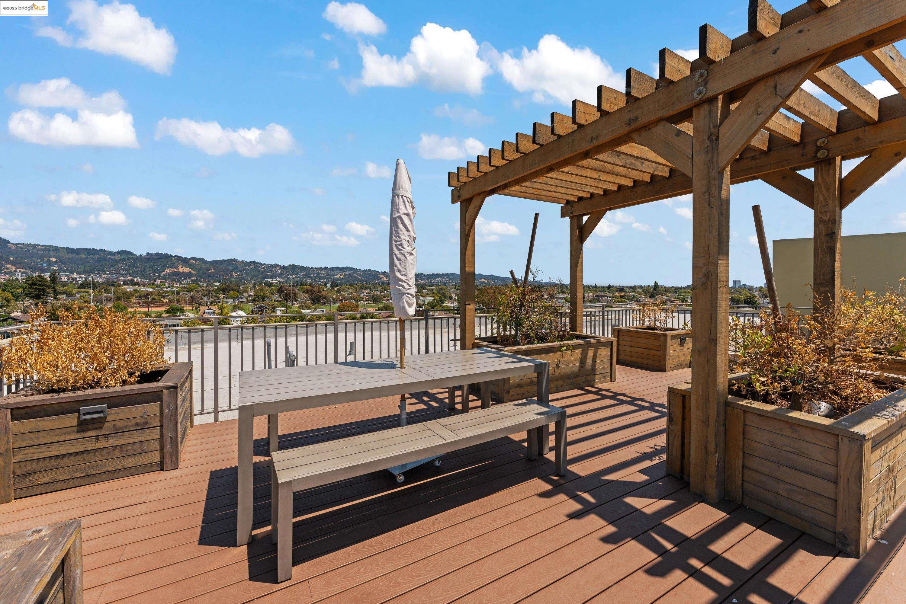 Detail Gallery Image 46 of 49 For 2747 San Pablo Avenue #217,  Berkeley,  CA 94702 - 1 Beds | 1/1 Baths