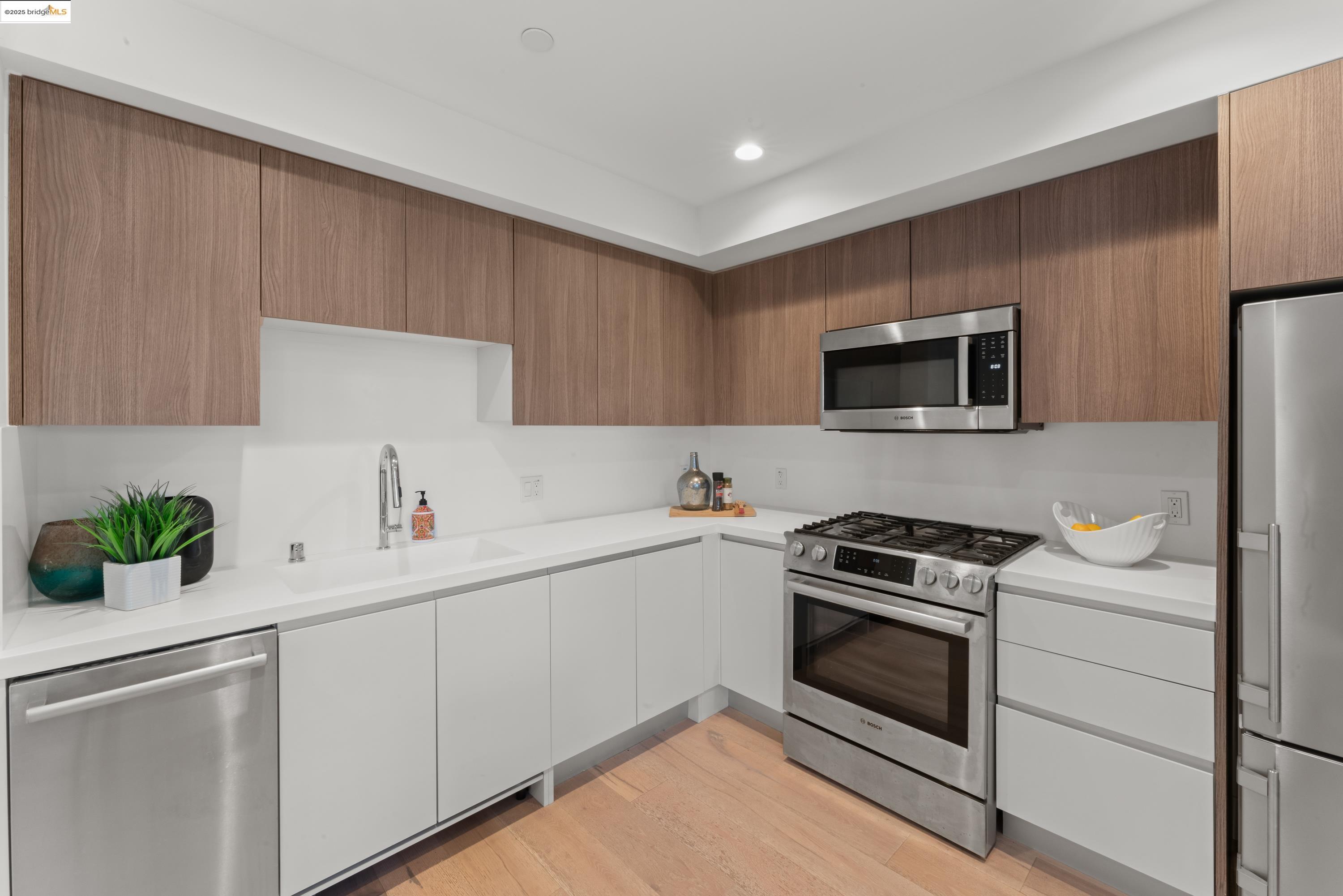 Detail Gallery Image 6 of 49 For 2747 San Pablo Avenue #217,  Berkeley,  CA 94702 - 1 Beds | 1/1 Baths
