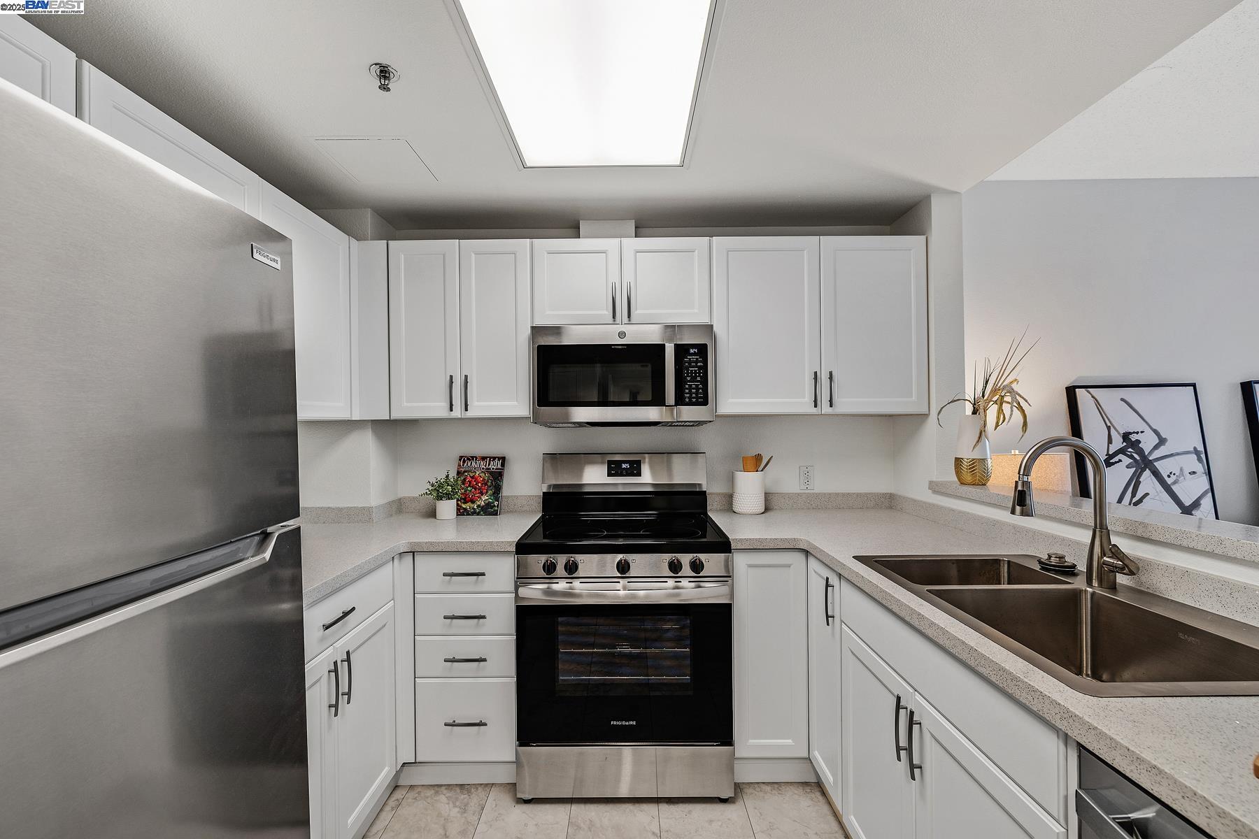 Detail Gallery Image 3 of 16 For 988 Franklin St #312,  Oakland,  CA 94607 - 1 Beds | 1 Baths