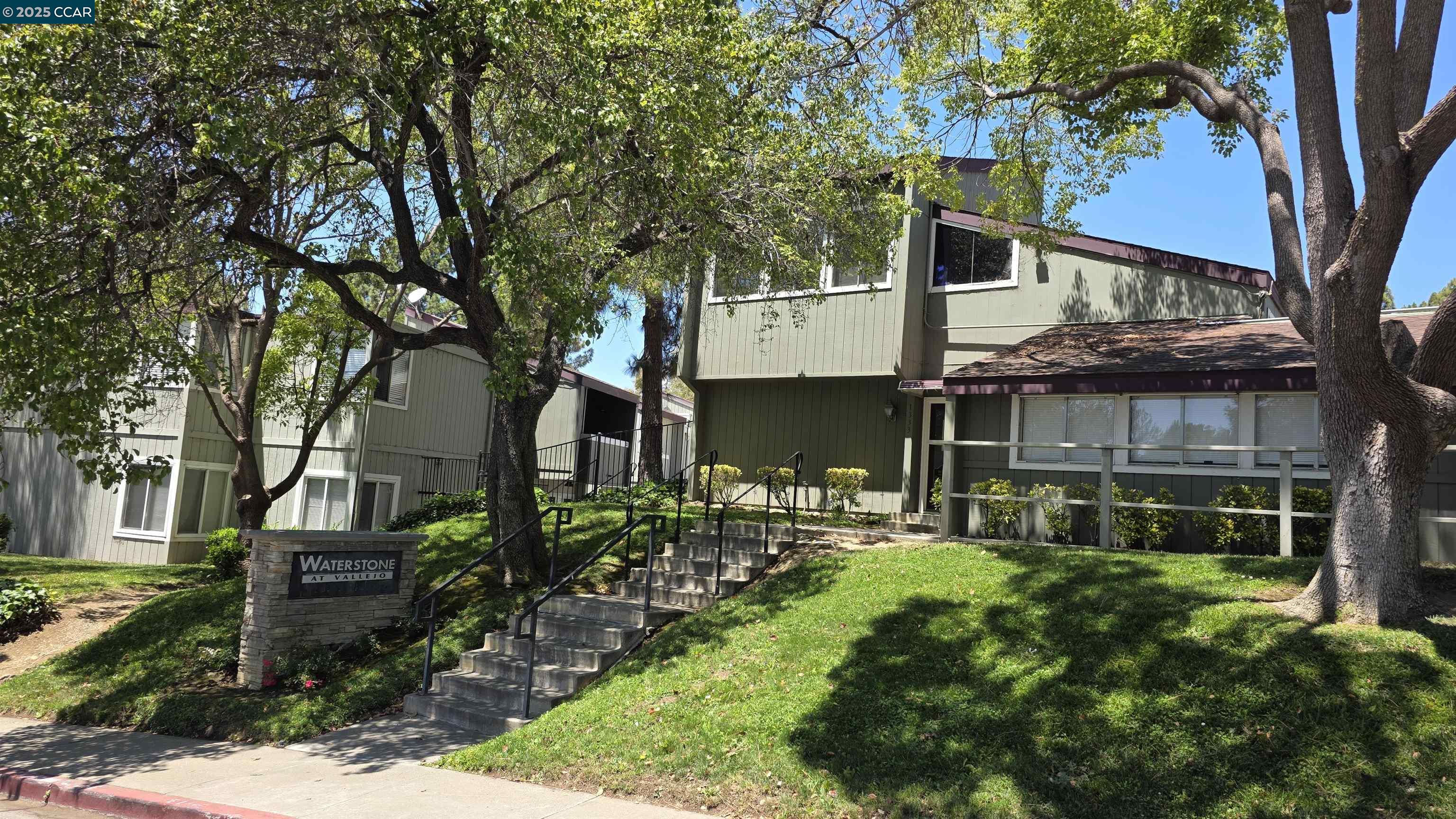 Detail Gallery Image 2 of 21 For 1333 N Camino Alto #238,  Vallejo,  CA 94589 - 2 Beds | 1 Baths