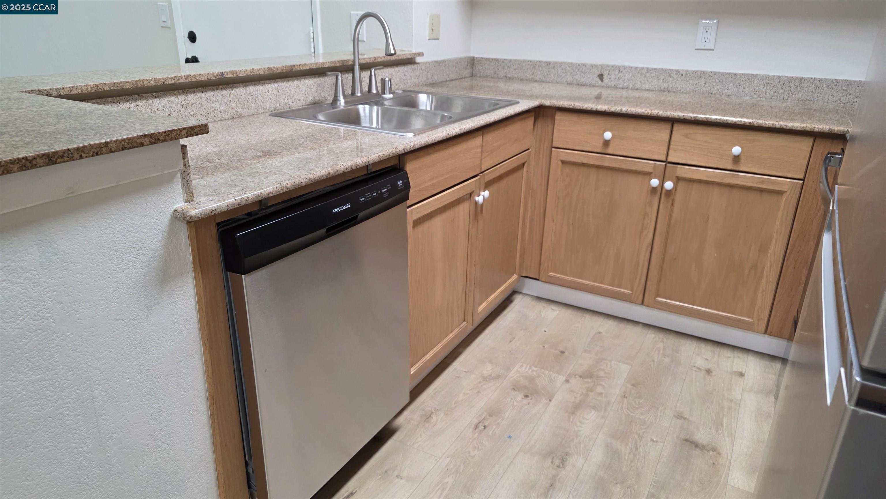 Detail Gallery Image 8 of 21 For 1333 N Camino Alto #238,  Vallejo,  CA 94589 - 2 Beds | 1 Baths