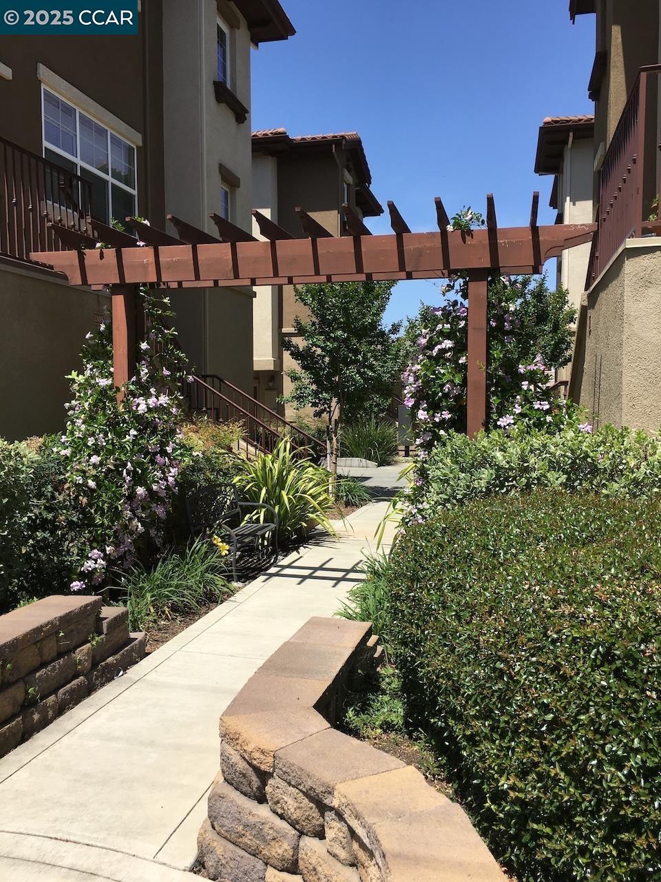 Photo #2: 41105438 Listing 