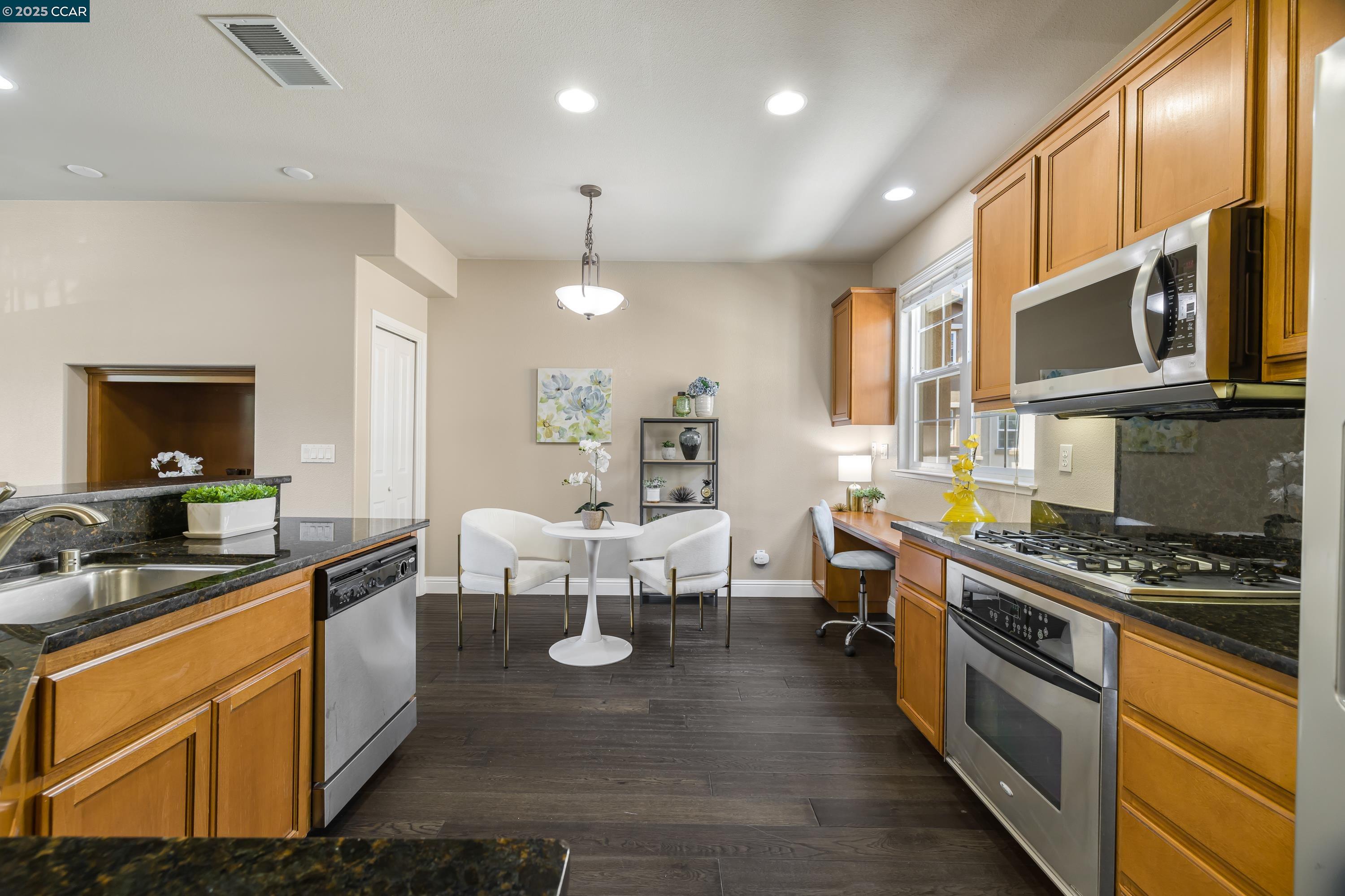 Photo #4: 41105438 Listing 