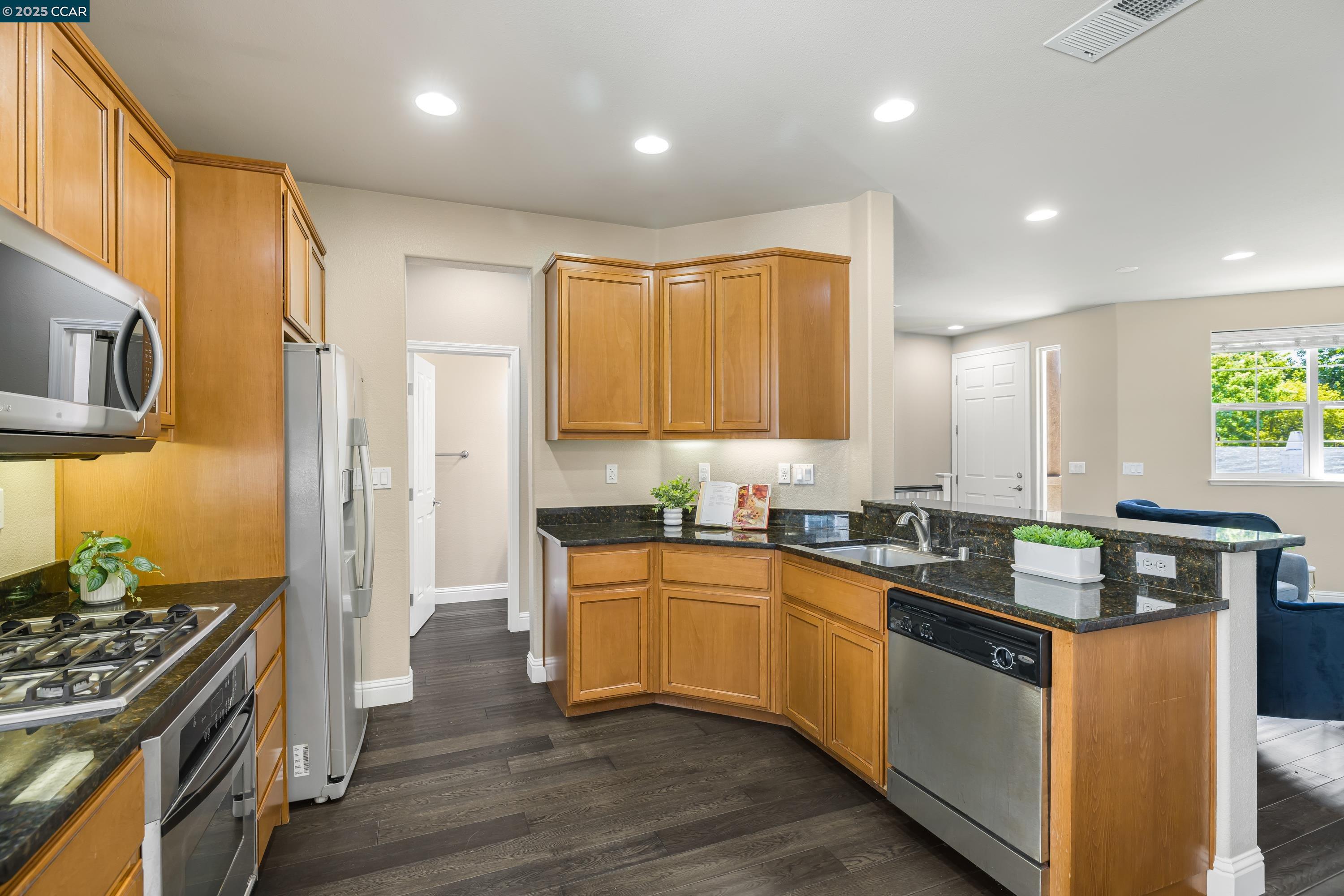 Photo #5: 41105438 Listing 
