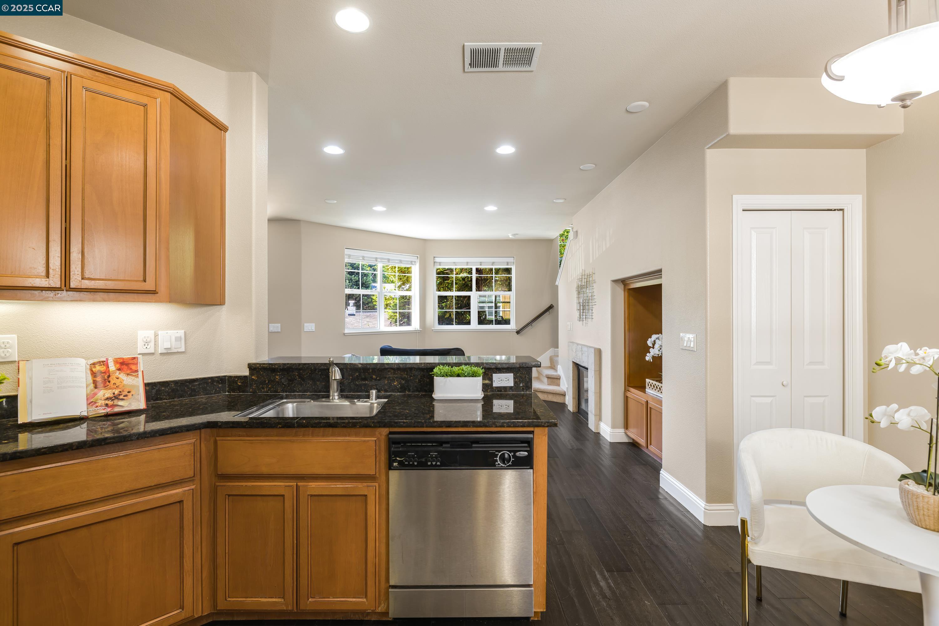 Photo #8: 41105438 Listing: Photo #8
