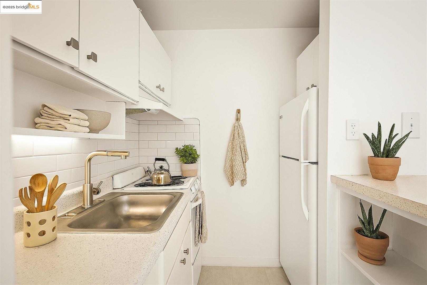 Detail Gallery Image 14 of 57 For 7 Commodore Dr #A260,  Emeryville,  CA 94608 - 0 Beds | 1 Baths
