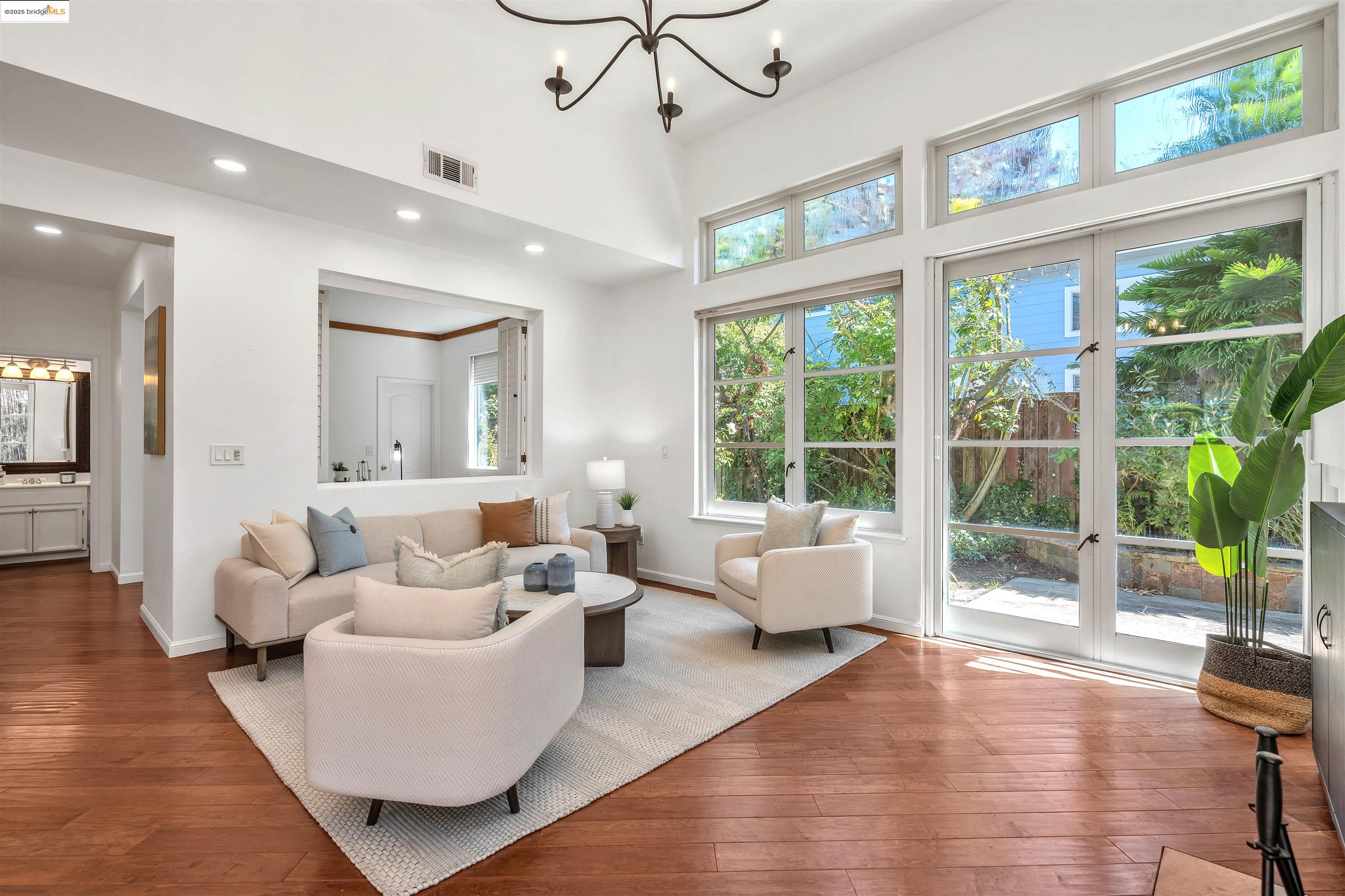 Detail Gallery Image 12 of 39 For 16 Bay Harbor Ct, Richmond,  CA 94804 - 3 Beds | 3 Baths