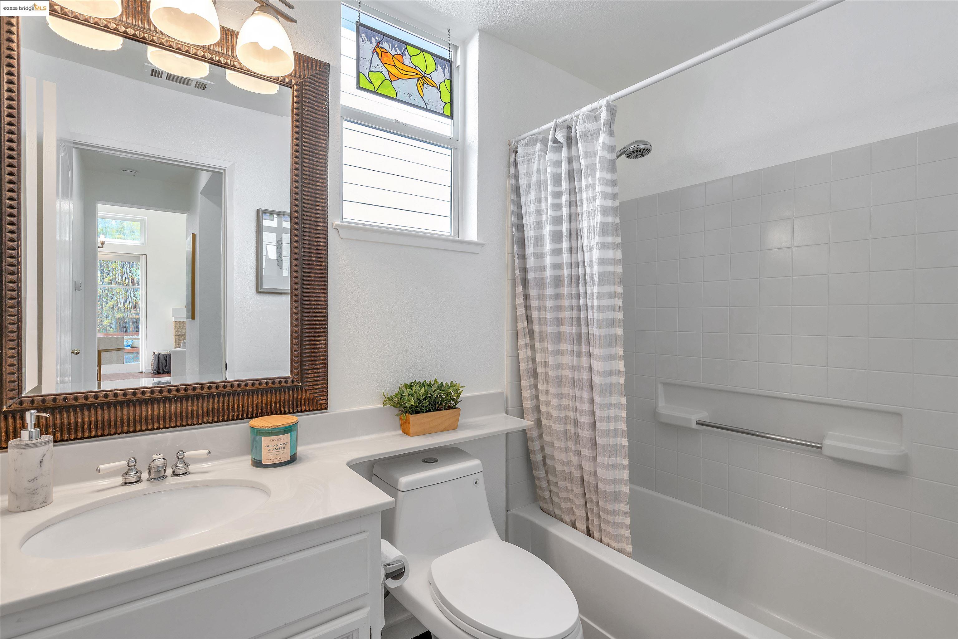 Detail Gallery Image 16 of 39 For 16 Bay Harbor Ct, Richmond,  CA 94804 - 3 Beds | 3 Baths