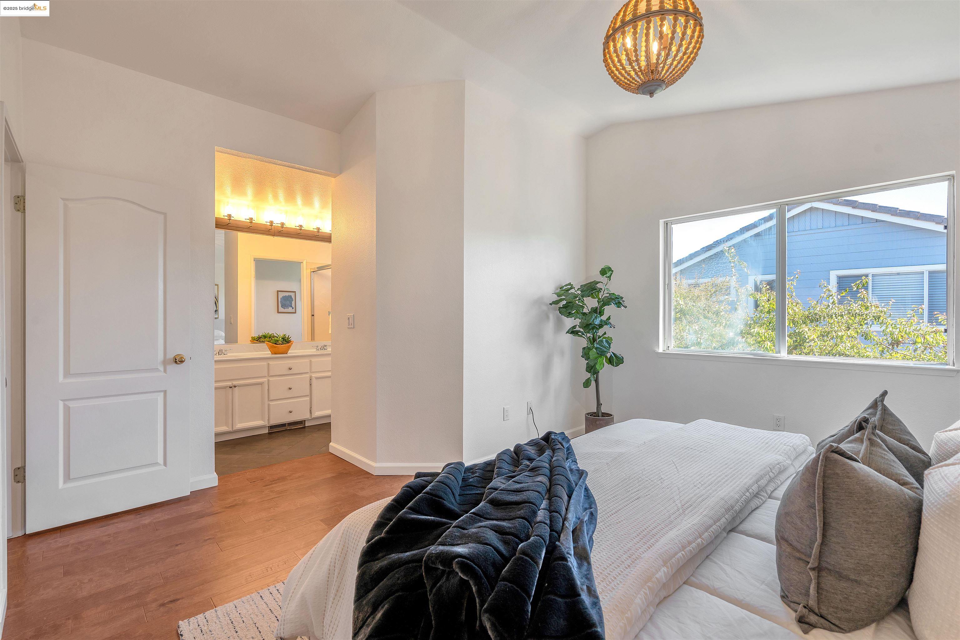 Detail Gallery Image 18 of 39 For 16 Bay Harbor Ct, Richmond,  CA 94804 - 3 Beds | 3 Baths